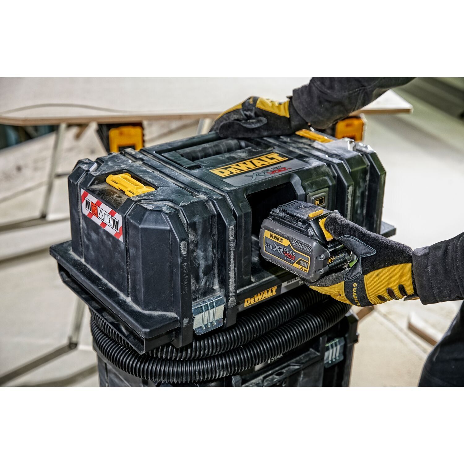 https://api.mastertools.nl/media/catalog/product/cache/4ac98b0d5e81b56bd000310ba88c60e0/e/c/ecomm_medium-dcv586m_a14.jpg