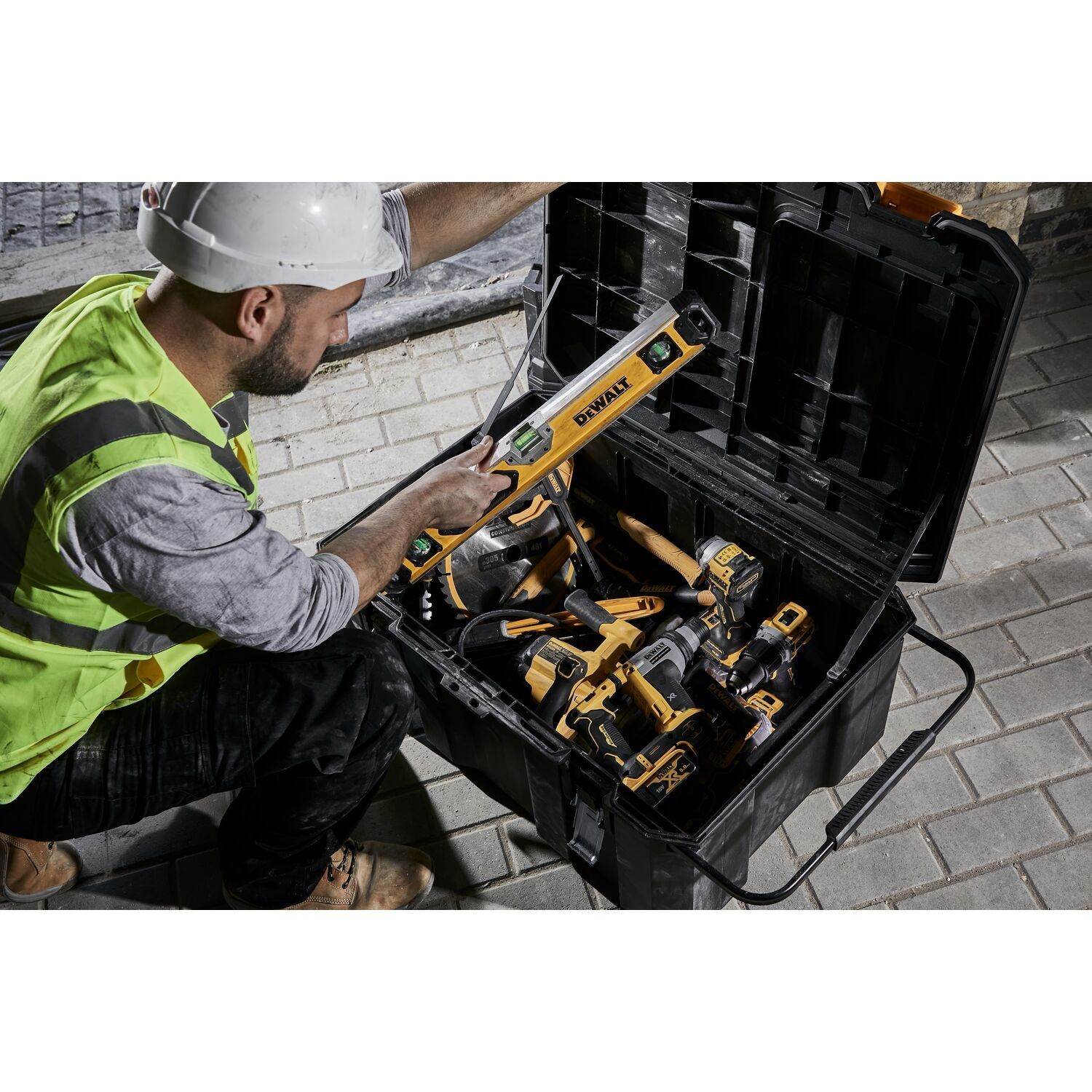 https://api.mastertools.nl/media/catalog/product/cache/4ac98b0d5e81b56bd000310ba88c60e0/e/c/ecomm_medium-dwst17871-1_a3.jpg
