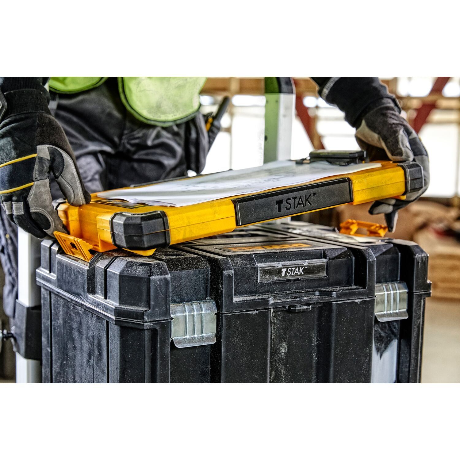https://api.mastertools.nl/media/catalog/product/cache/4ac98b0d5e81b56bd000310ba88c60e0/e/c/ecomm_medium-dwst82732-1_a6.jpg