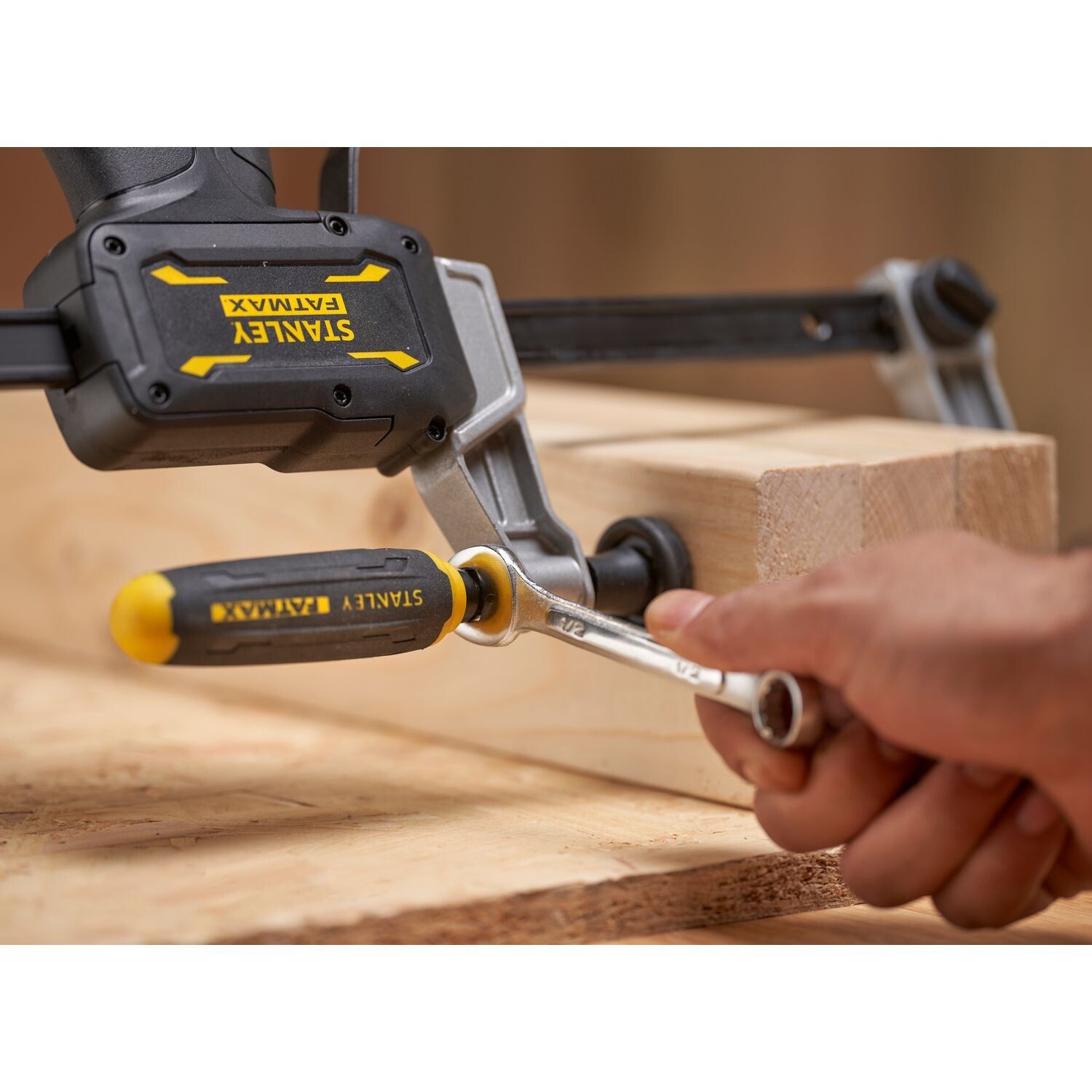 https://api.mastertools.nl/media/catalog/product/cache/4ac98b0d5e81b56bd000310ba88c60e0/e/c/ecomm_medium-fmht83006-0_f4.jpg