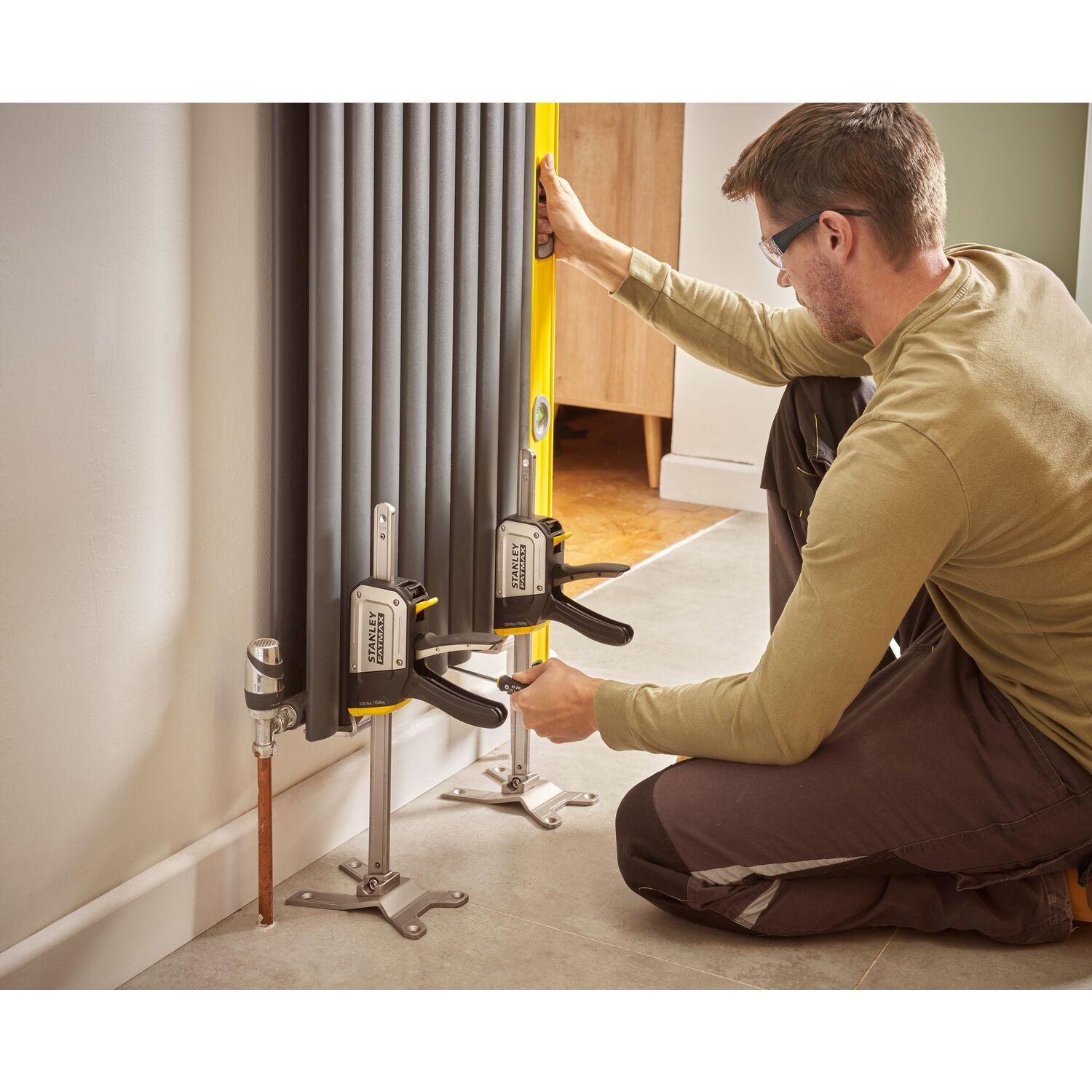 https://api.mastertools.nl/media/catalog/product/cache/4ac98b0d5e81b56bd000310ba88c60e0/e/c/ecomm_medium-fmht83550-1_a12.jpg