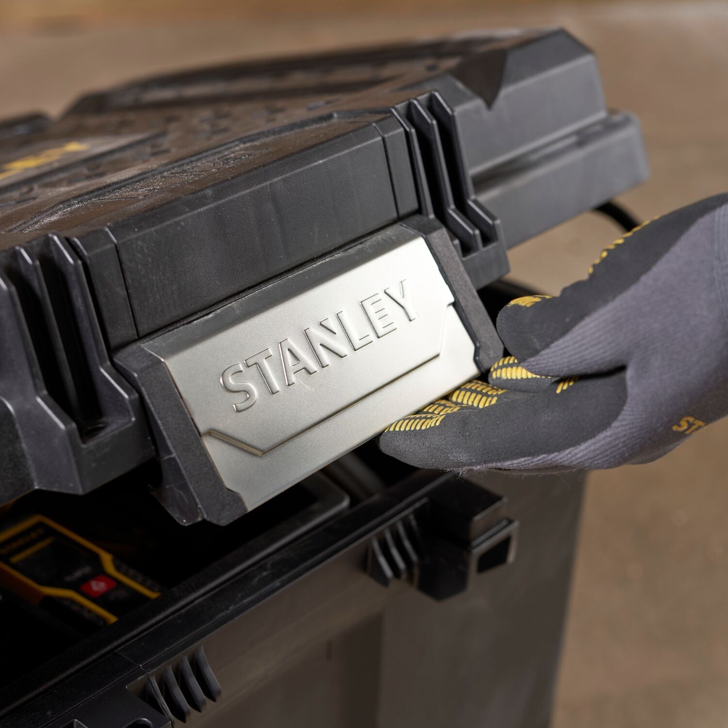 https://api.mastertools.nl/media/catalog/product/cache/4ac98b0d5e81b56bd000310ba88c60e0/e/c/ecomm_medium-stst33090-1_f1.jpg