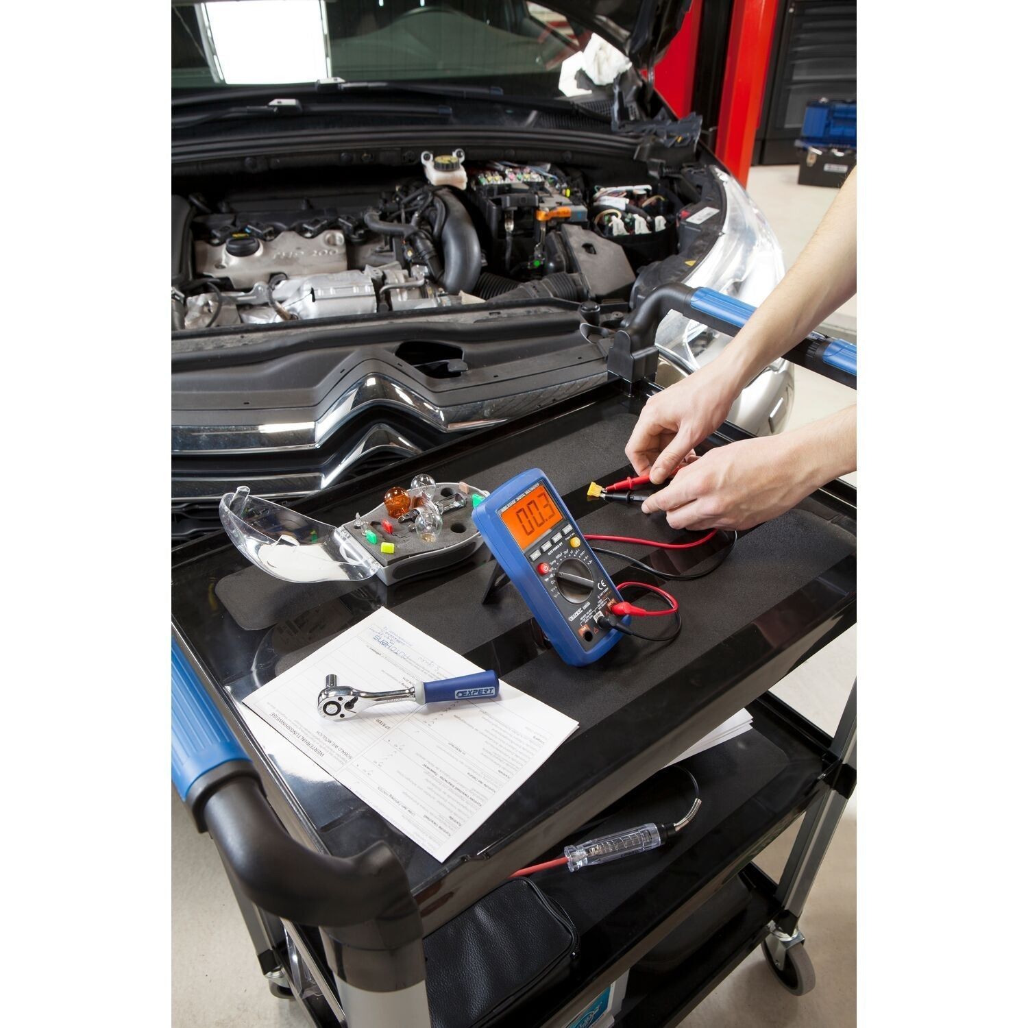 https://api.mastertools.nl/media/catalog/product/cache/4ac98b0d5e81b56bd000310ba88c60e0/f/a/facom-digitale-multimeter-expert-e051301-3258950513010-mastertools_nl-3.jpg