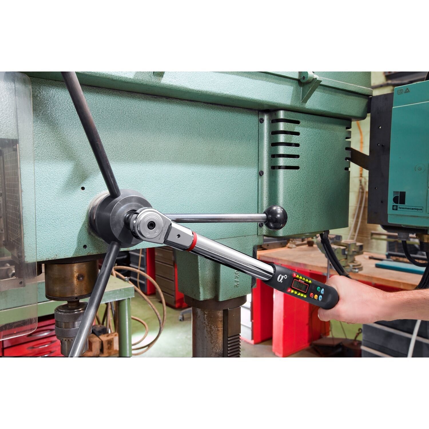 https://api.mastertools.nl/media/catalog/product/cache/4ac98b0d5e81b56bd000310ba88c60e0/f/a/facom-elektronische-momentsleutel-koppelhoek-met-12-ratel-200nm-e_316a200s-3148518534925-mastertools_nl-5.jpg