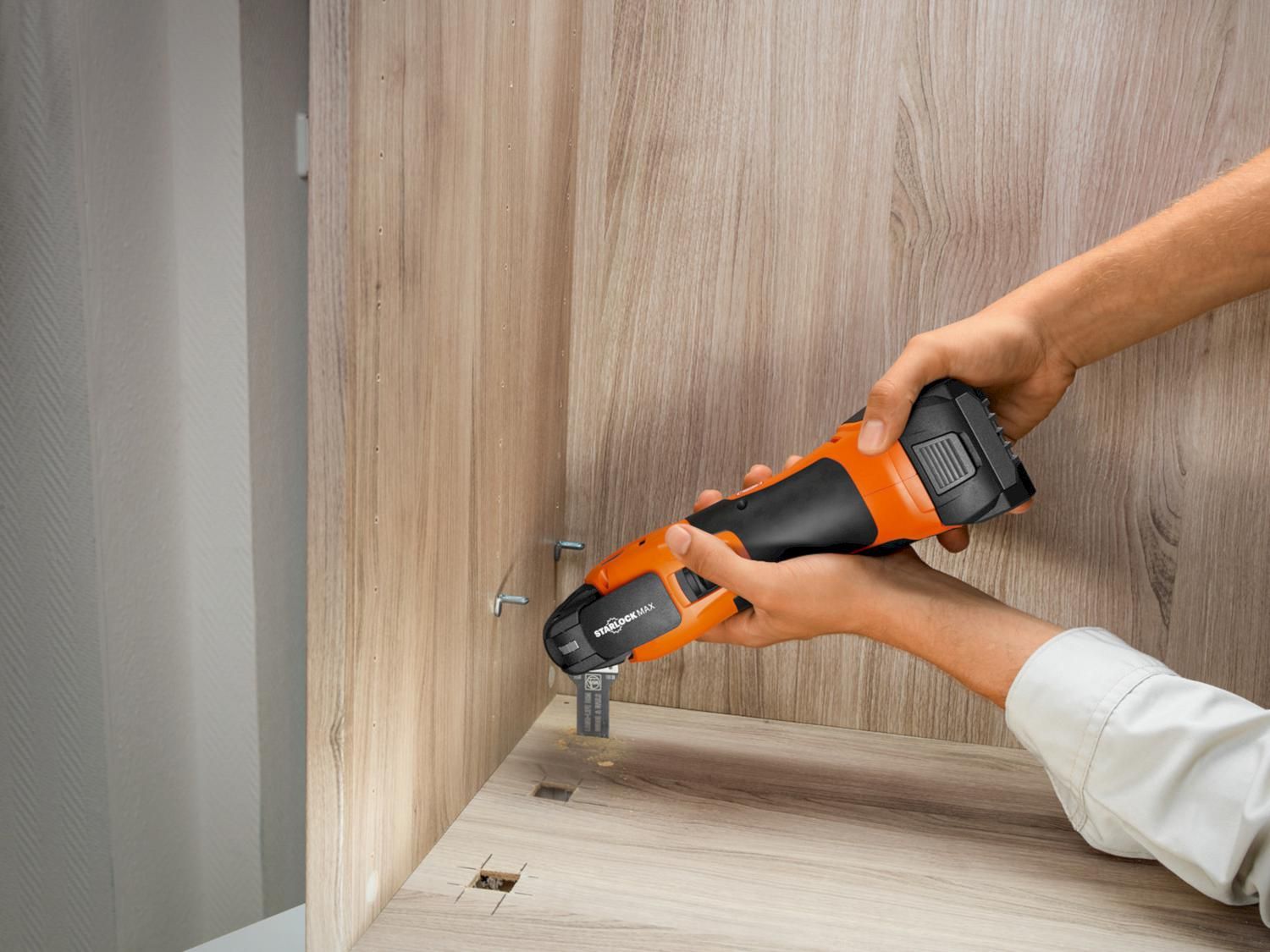 https://api.mastertools.nl/media/catalog/product/cache/4ac98b0d5e81b56bd000310ba88c60e0/f/e/fein-multimaster-amm700-max-accu-multitool-18v-ampshare-71293662000-4014586895284-mastertools_nl-5_6fc1e322-d4d7-4a2b-8b68-aededd8e525e.jpg