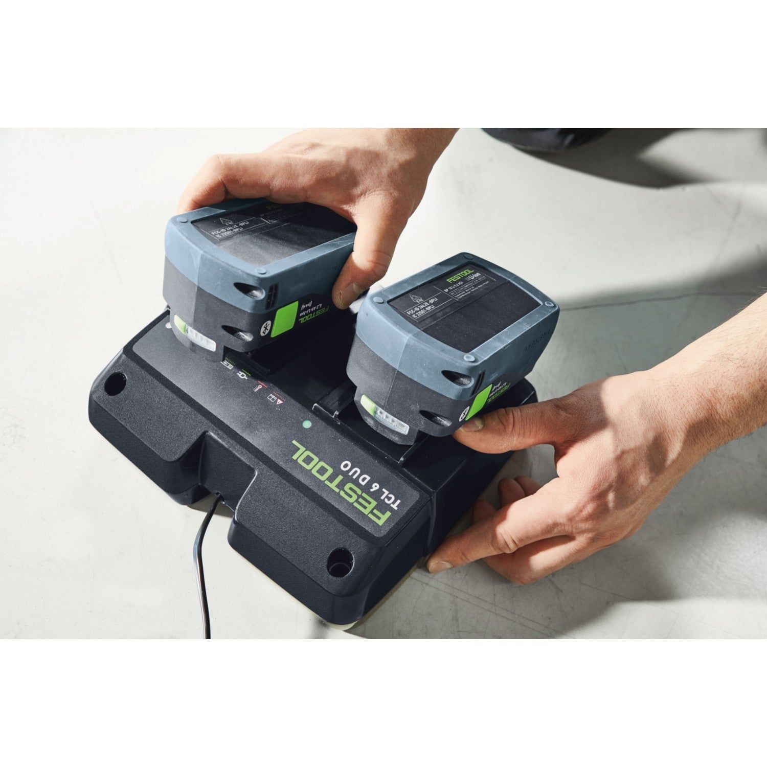 https://api.mastertools.nl/media/catalog/product/cache/4ac98b0d5e81b56bd000310ba88c60e0/f/e/festool-accu-stofzuiger-ctlc-midi-i-plus-cleantec-577150-4014549399514-mastertools_nl-10.jpg