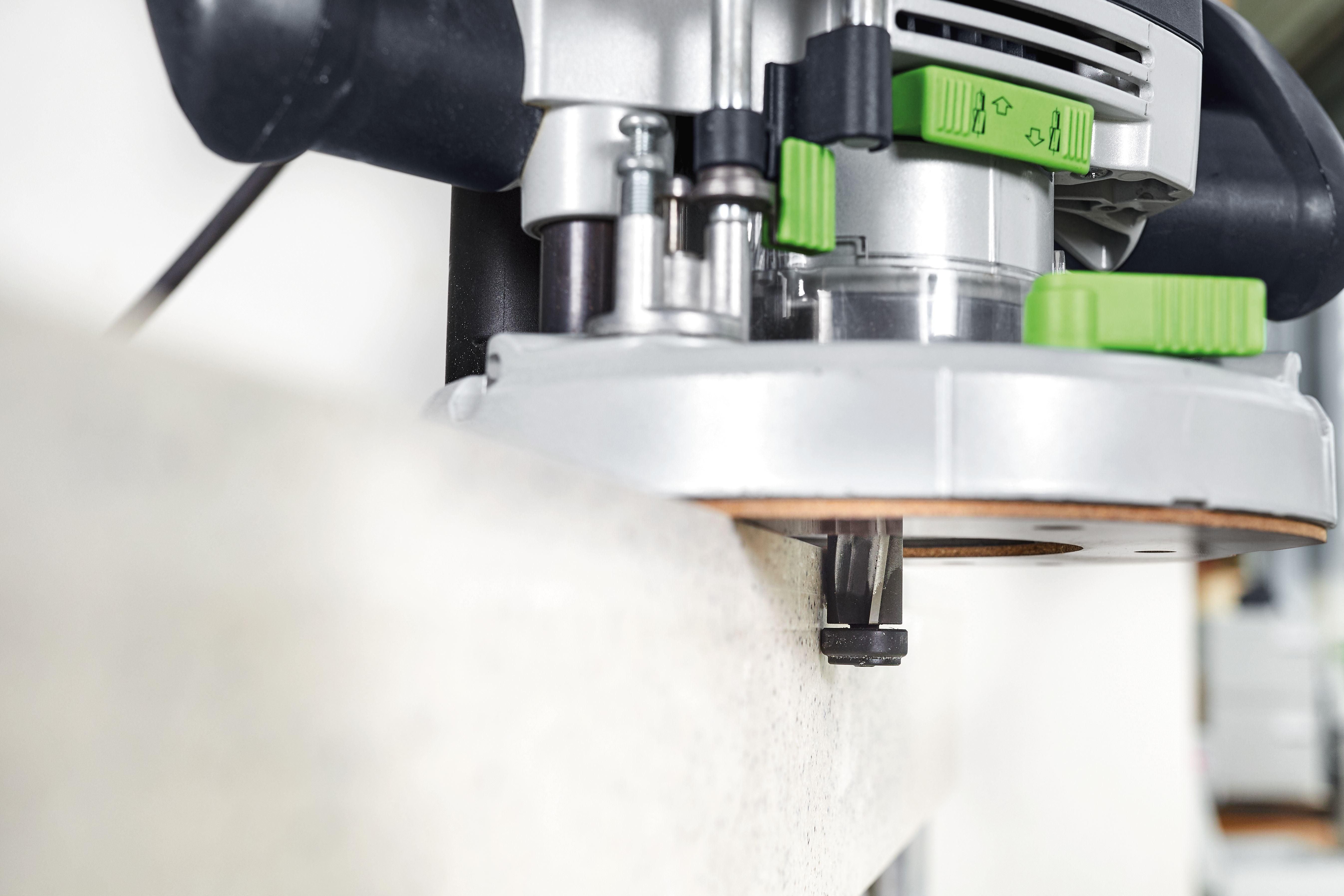 https://api.mastertools.nl/media/catalog/product/cache/4ac98b0d5e81b56bd000310ba88c60e0/f/e/festool-bovenfrees-of-2200-eb-set-576220-4014549359662-mastertools_nl-5.jpg