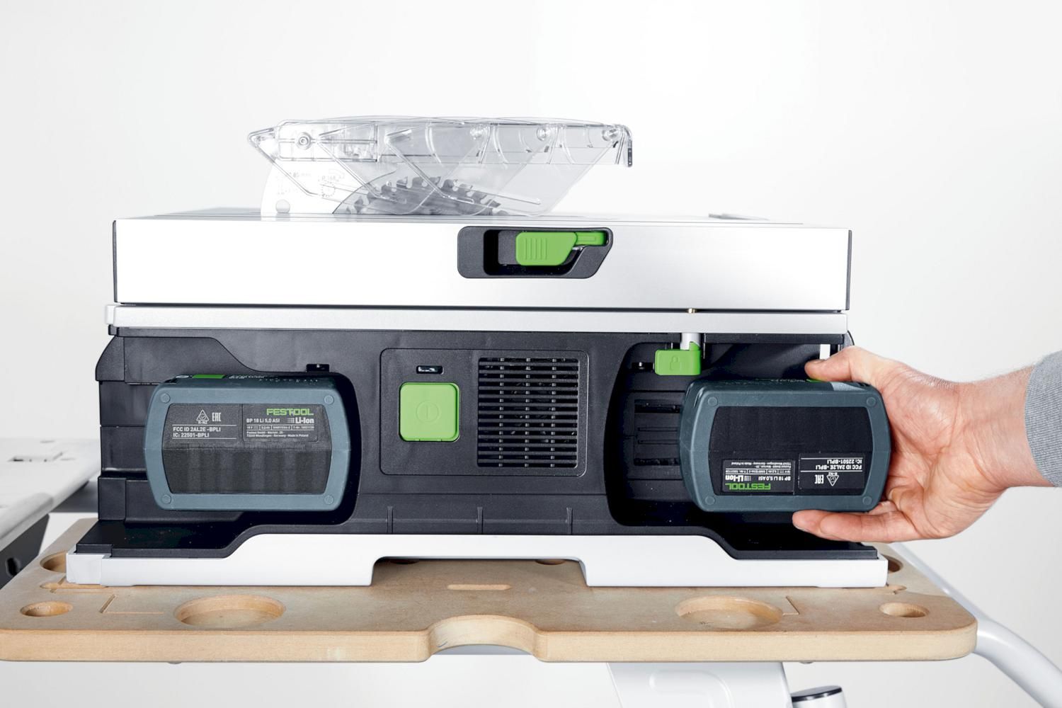 https://api.mastertools.nl/media/catalog/product/cache/4ac98b0d5e81b56bd000310ba88c60e0/f/e/festool-csc-sys-50-ebi-basic-set-accu-tafelcirkelzaag-2x18v-basic-body-met-onderstel-577371-4014549406212-mastertools_nl-14.jpg