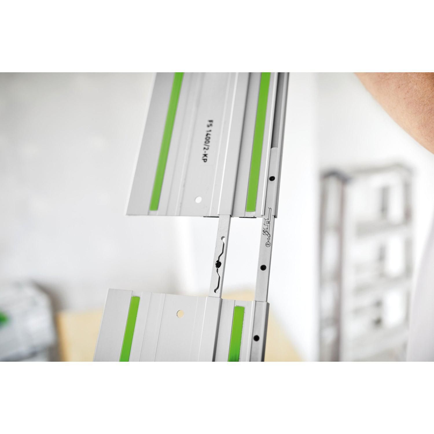 https://api.mastertools.nl/media/catalog/product/cache/4ac98b0d5e81b56bd000310ba88c60e0/f/e/festool-fs-14002-kp-set-geleiderail-577932-4014549431962-mastertools_nl-4.jpg