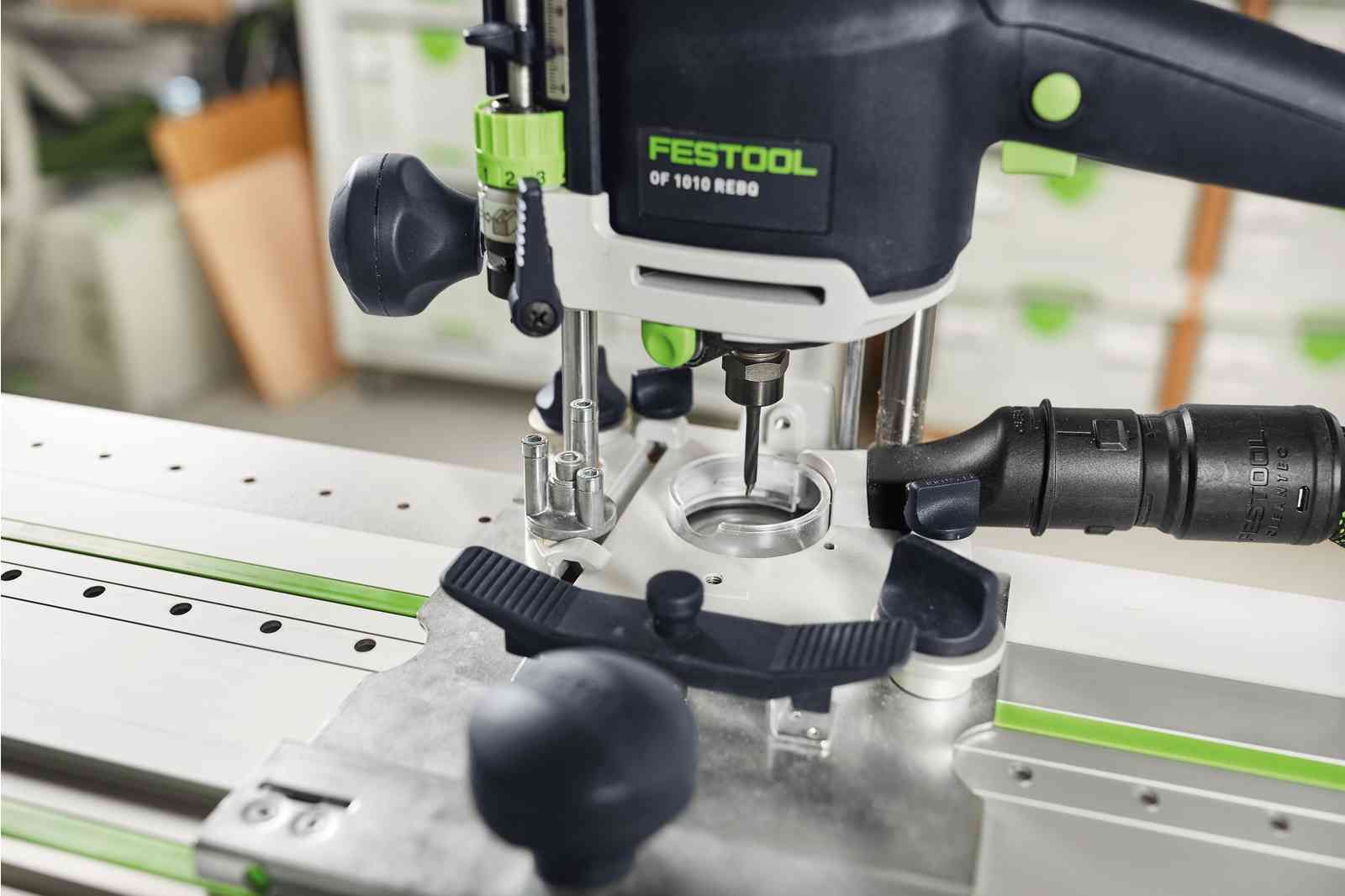 https://api.mastertools.nl/media/catalog/product/cache/4ac98b0d5e81b56bd000310ba88c60e0/f/e/festool-geleiderail-l-fs-24242-lr-32-491622-4014549015797-mastertools_nl-3.jpg