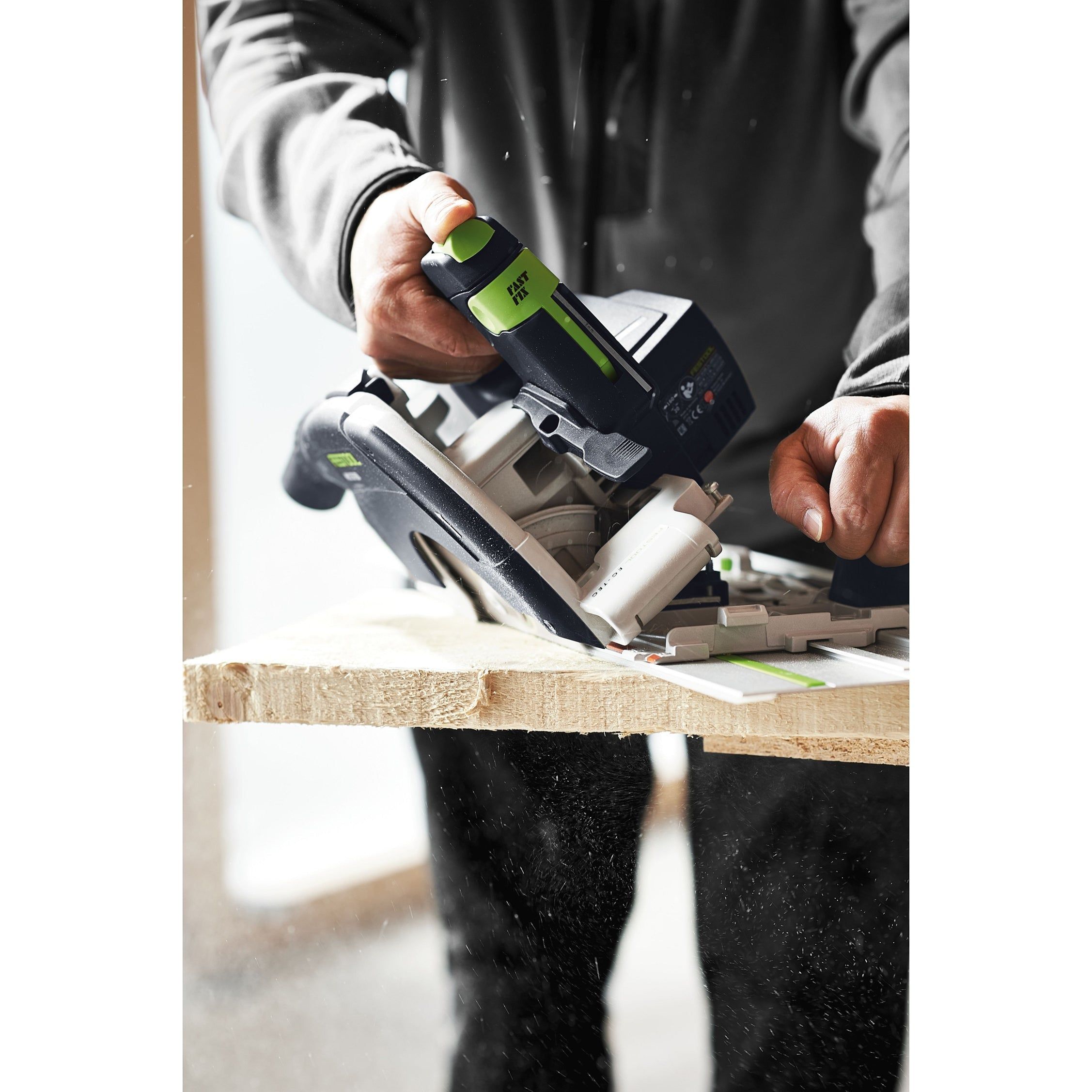 https://api.mastertools.nl/media/catalog/product/cache/4ac98b0d5e81b56bd000310ba88c60e0/f/e/festool-hkc-55-eb-basic-50-accu-pendelkapzaag-18v-5_0ah-in-systainer-577034-4014549391396-mastertools_nl-4.jpg