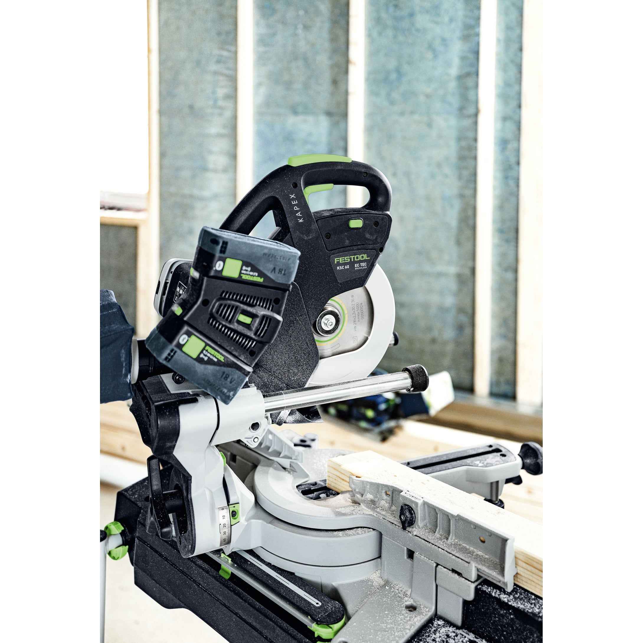 https://api.mastertools.nl/media/catalog/product/cache/4ac98b0d5e81b56bd000310ba88c60e0/f/e/festool-ksc-60-eb-basic-kapex-accu-afkortzaag-18v-577775-4014549420164-mastertools_nl-14.jpg