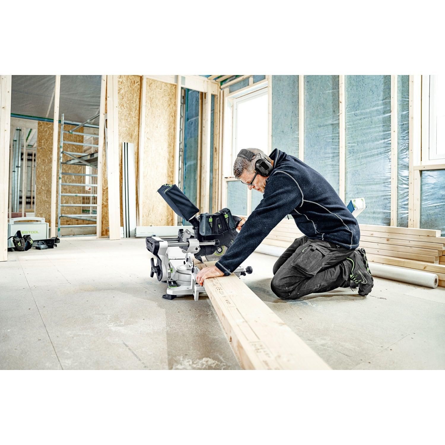 https://api.mastertools.nl/media/catalog/product/cache/4ac98b0d5e81b56bd000310ba88c60e0/f/e/festool-ksc-60-eb-basic-kapex-accu-afkortzaag-18v-577775-4014549420164-mastertools_nl-17.jpg