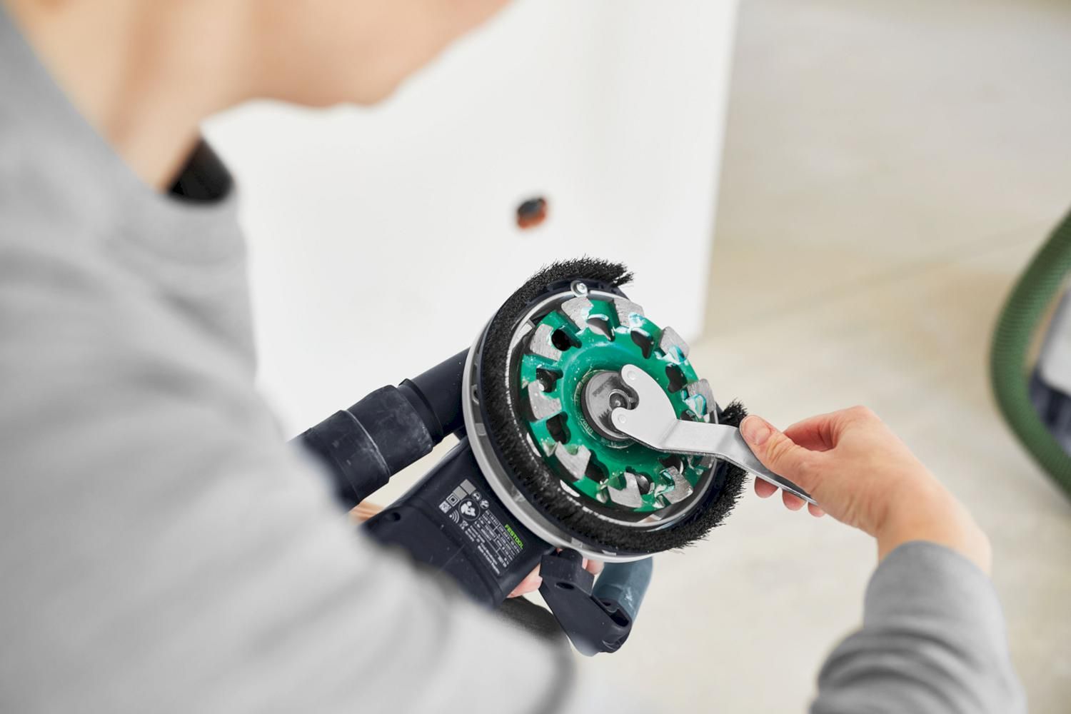 https://api.mastertools.nl/media/catalog/product/cache/4ac98b0d5e81b56bd000310ba88c60e0/f/e/festool-rg-130-eci-set-dia-hd-renovatieslijpmachine-1600w-in-systainer-577059-4014549399903-mastertools_nl-3.jpg