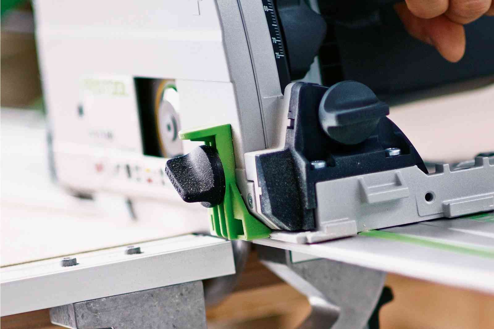 https://api.mastertools.nl/media/catalog/product/cache/4ac98b0d5e81b56bd000310ba88c60e0/f/e/festool-sp-ts-555-splinterbescherming-491473-4014549013571-mastertools_nl-3.jpg