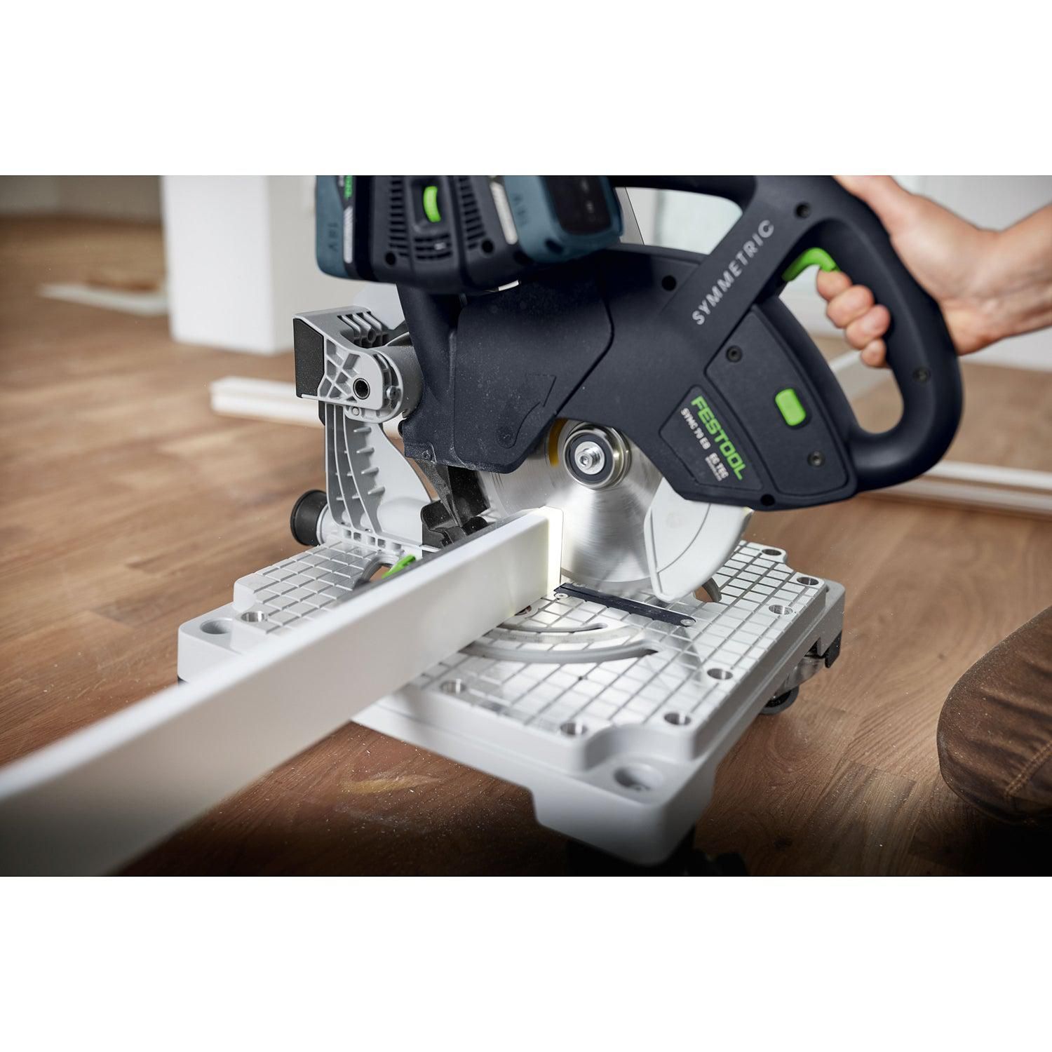 https://api.mastertools.nl/media/catalog/product/cache/4ac98b0d5e81b56bd000310ba88c60e0/f/e/festool-symc-70-40-ebi-plus-symmetric-accu-plintenzaag-18v-4_0ah-577464-4014549410462-mastertools_nl-16.jpg