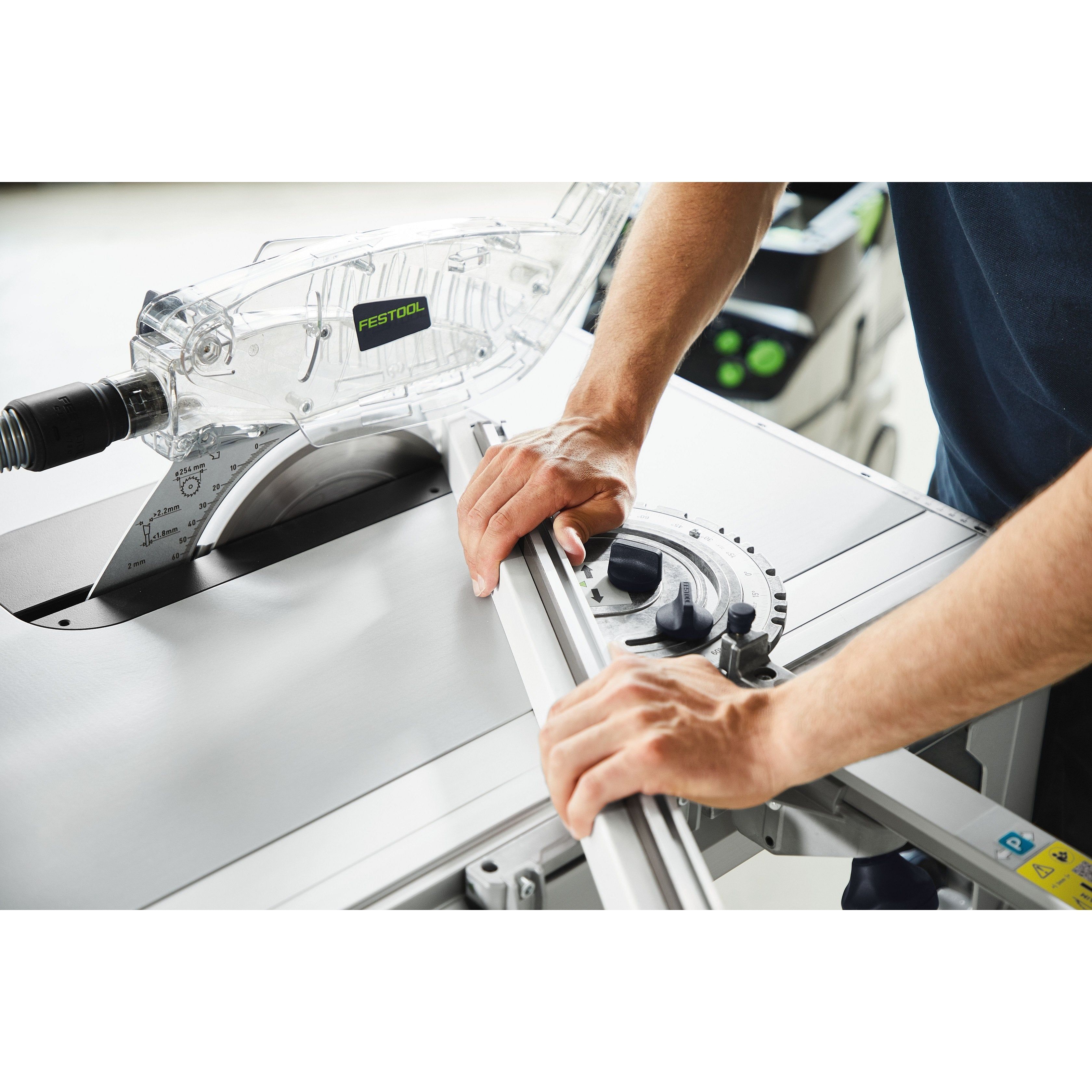 https://api.mastertools.nl/media/catalog/product/cache/4ac98b0d5e81b56bd000310ba88c60e0/f/e/festool-tks-80-ebs-zaagtafel-575781-4014549342824-mastertools_nl-6.jpg