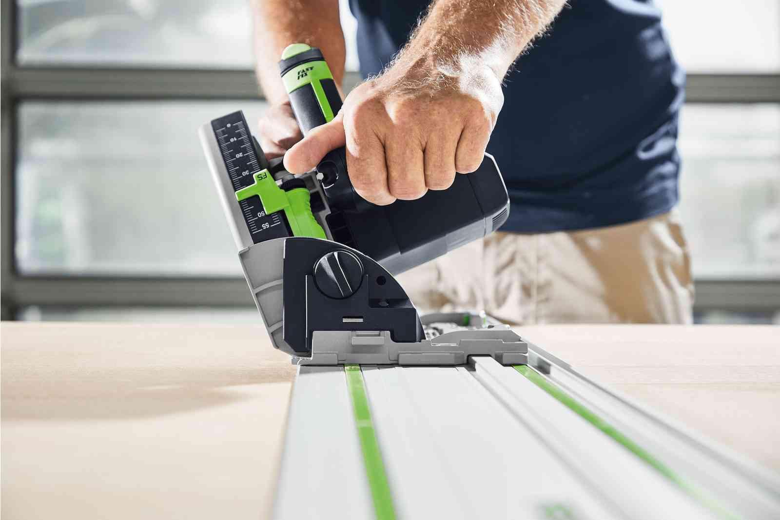 https://api.mastertools.nl/media/catalog/product/cache/4ac98b0d5e81b56bd000310ba88c60e0/f/e/festool-ts-55-febq-plus-fs-invalzaag-in-systainer-met-fs-14002-geleiderail-577010-4014549394588-mastertools_nl-7.jpg
