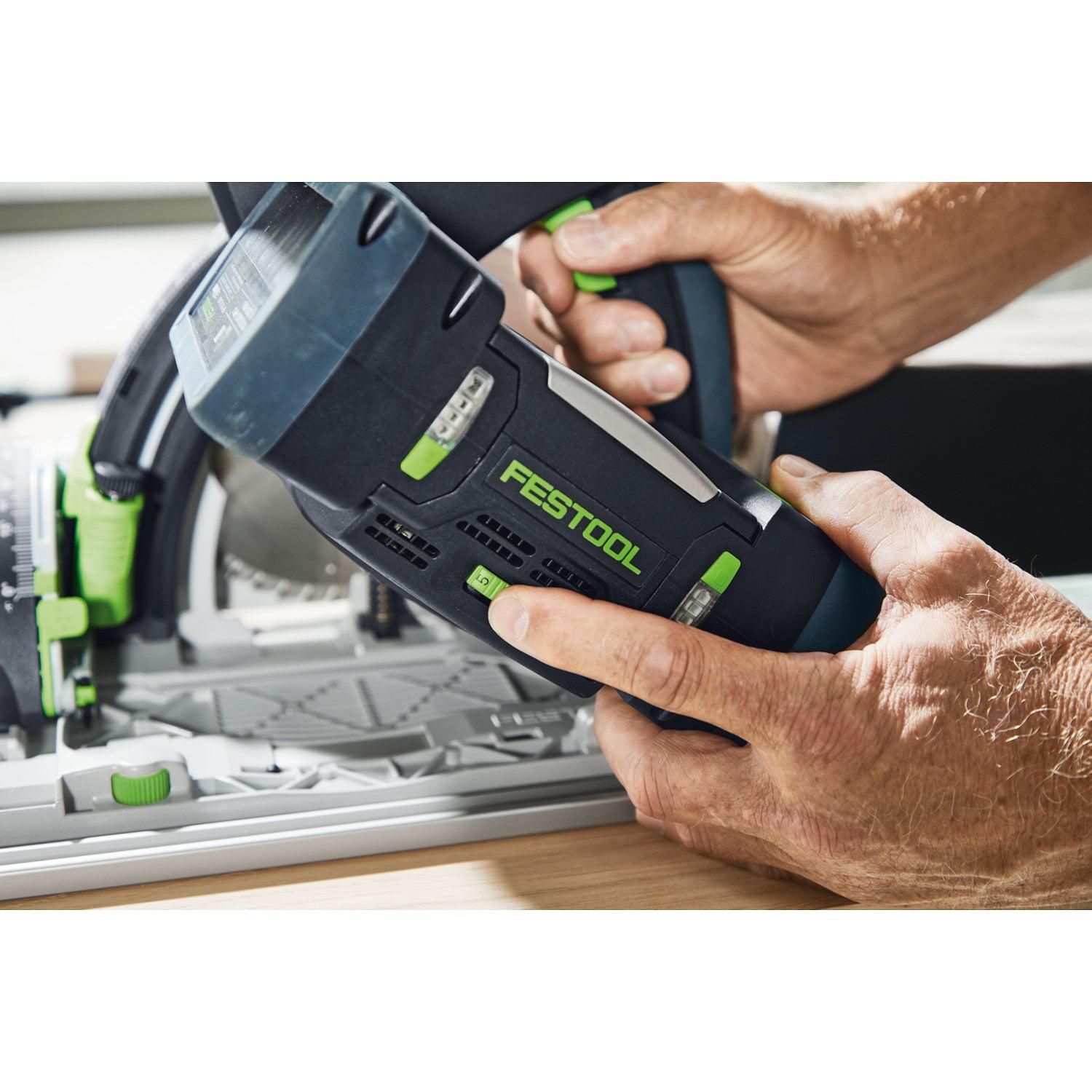https://api.mastertools.nl/media/catalog/product/cache/4ac98b0d5e81b56bd000310ba88c60e0/f/e/festool-tsc-55-keb-basic-50-accu-invalcirkelzaag-18v-5_0ah-in-systainer-577025-4014549391280-mastertools_nl-11.jpg