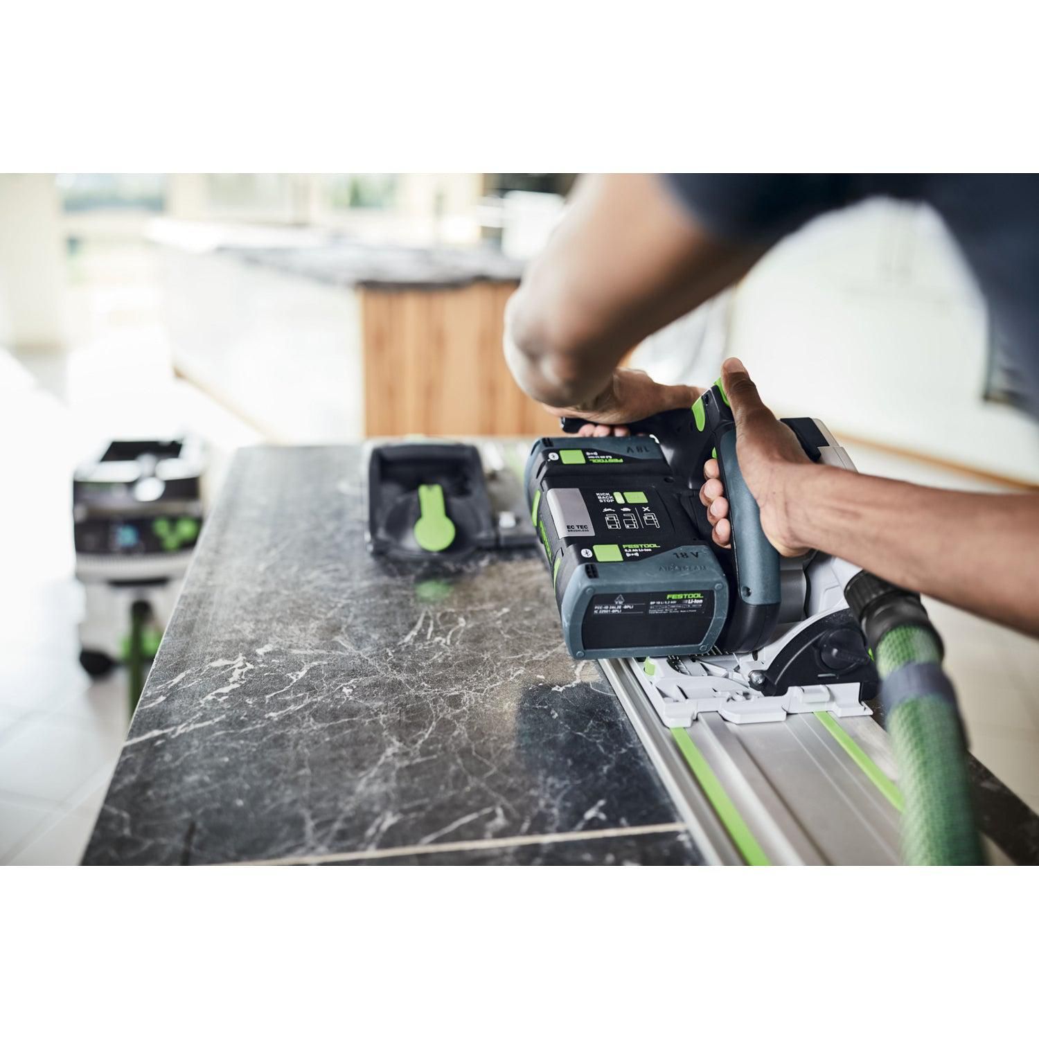 https://api.mastertools.nl/media/catalog/product/cache/4ac98b0d5e81b56bd000310ba88c60e0/f/e/festool-tsc-55-keb-basic-50-accu-invalcirkelzaag-18v-5_0ah-in-systainer-577025-4014549391280-mastertools_nl-12.jpg