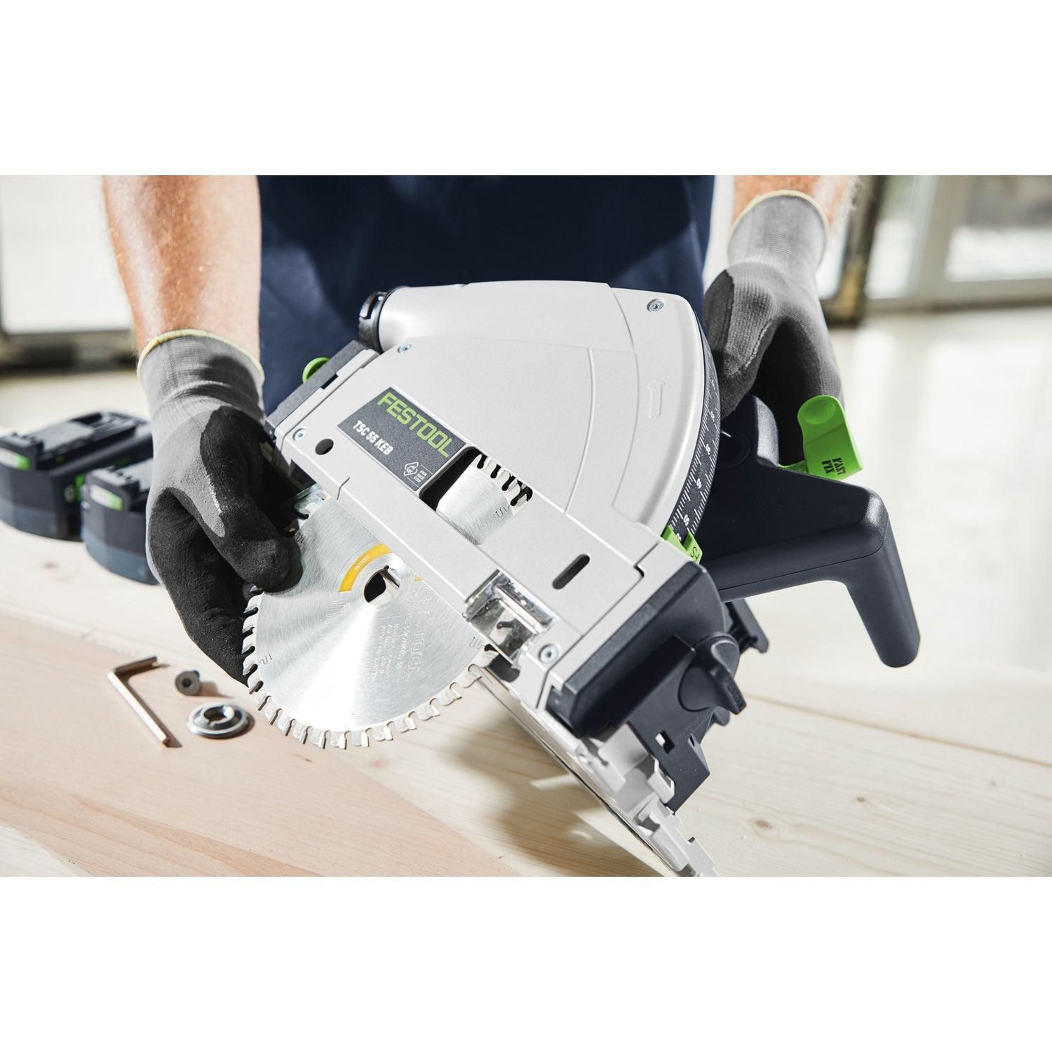 https://api.mastertools.nl/media/catalog/product/cache/4ac98b0d5e81b56bd000310ba88c60e0/f/e/festool-tsc-55-keb-basic-50-accu-invalcirkelzaag-18v-5_0ah-in-systainer-577025-4014549391280-mastertools_nl-6.jpg