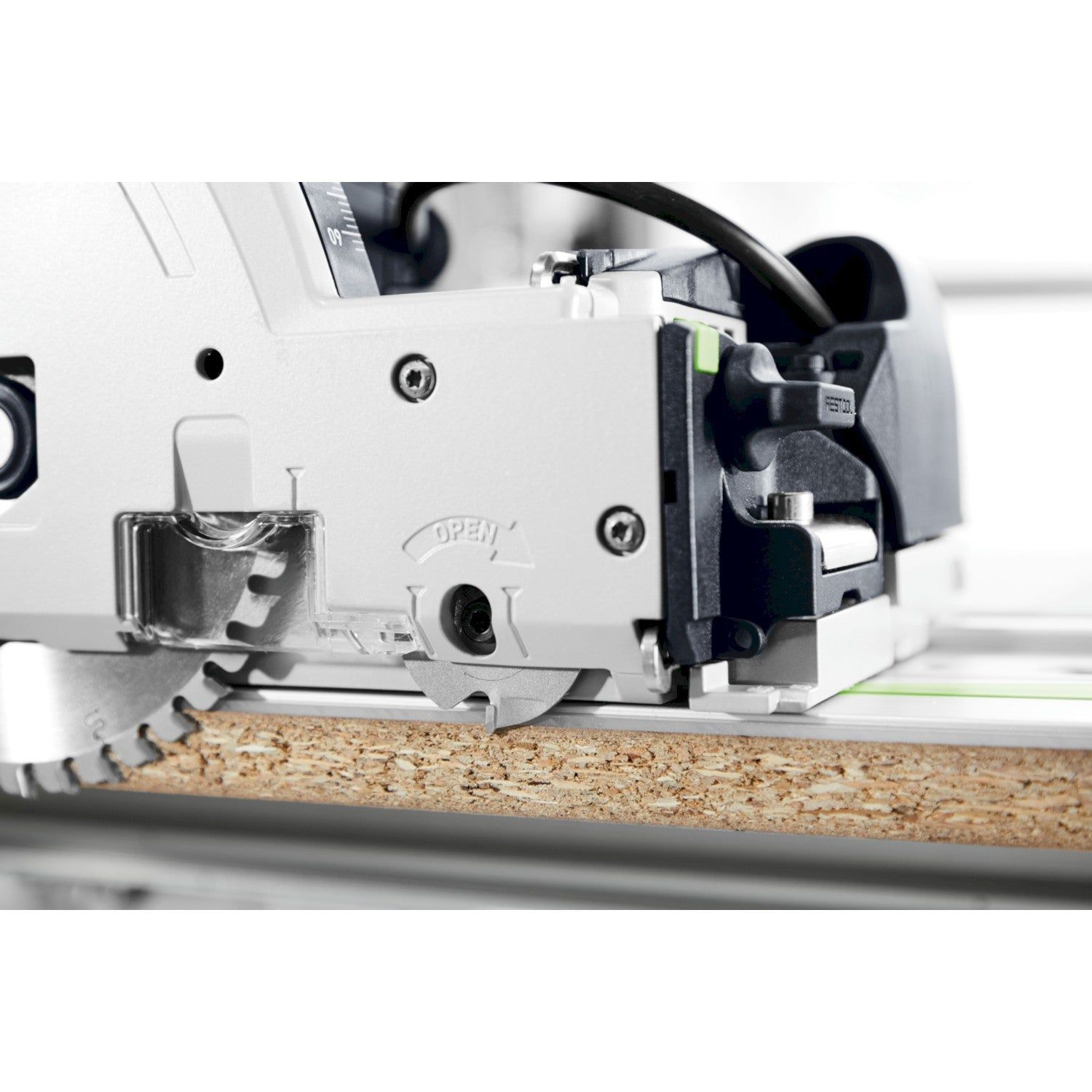https://api.mastertools.nl/media/catalog/product/cache/4ac98b0d5e81b56bd000310ba88c60e0/f/e/festool-tsv-60-kebq-plus-fs-invalzaag-met-voorritsfunctie-in-systainer-fs-19002-geleiderail-577743-4014549418819-mastertools_nl-10.jpg