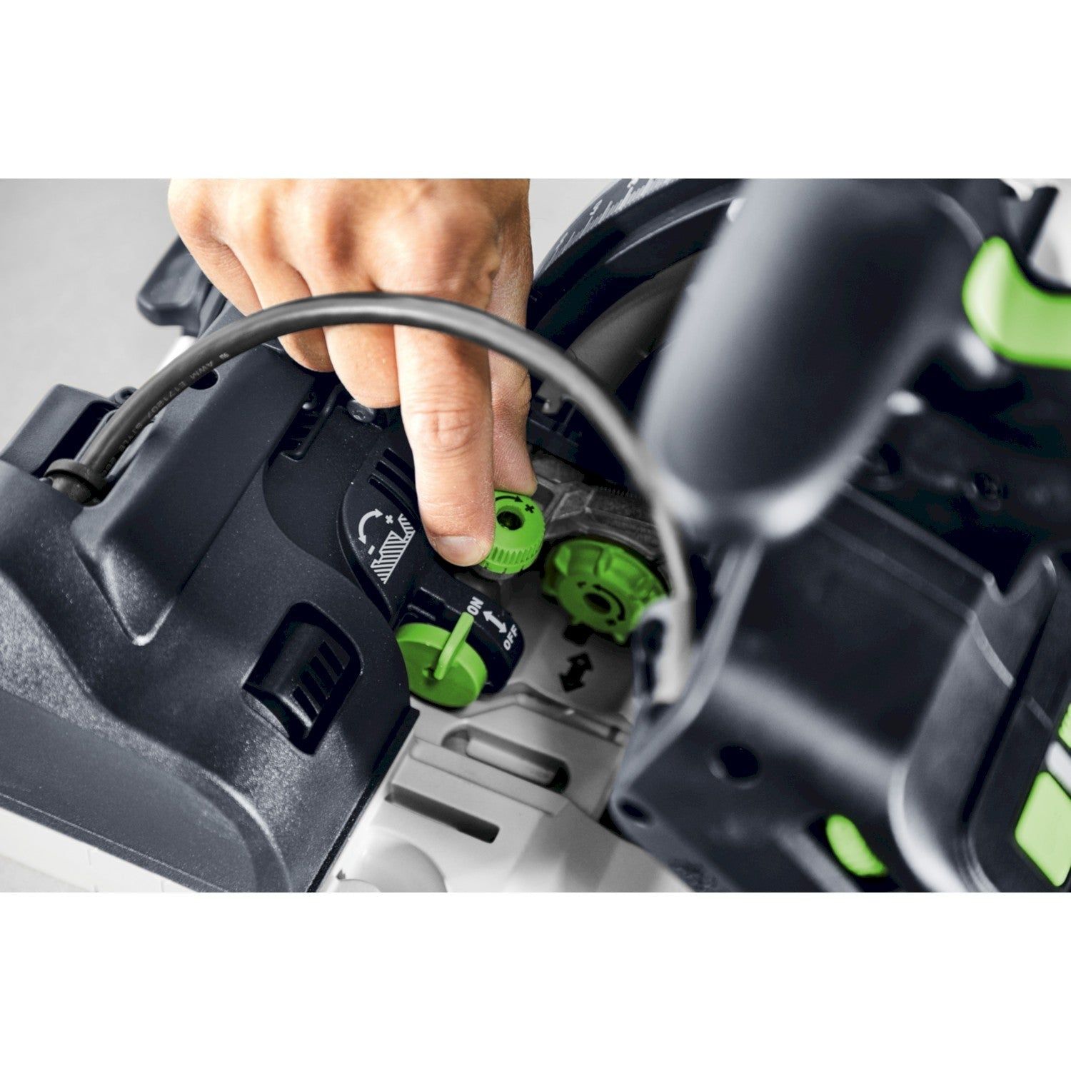 https://api.mastertools.nl/media/catalog/product/cache/4ac98b0d5e81b56bd000310ba88c60e0/f/e/festool-tsv-60-kebq-plus-fs-invalzaag-met-voorritsfunctie-in-systainer-fs-19002-geleiderail-577743-4014549418819-mastertools_nl-16.jpg