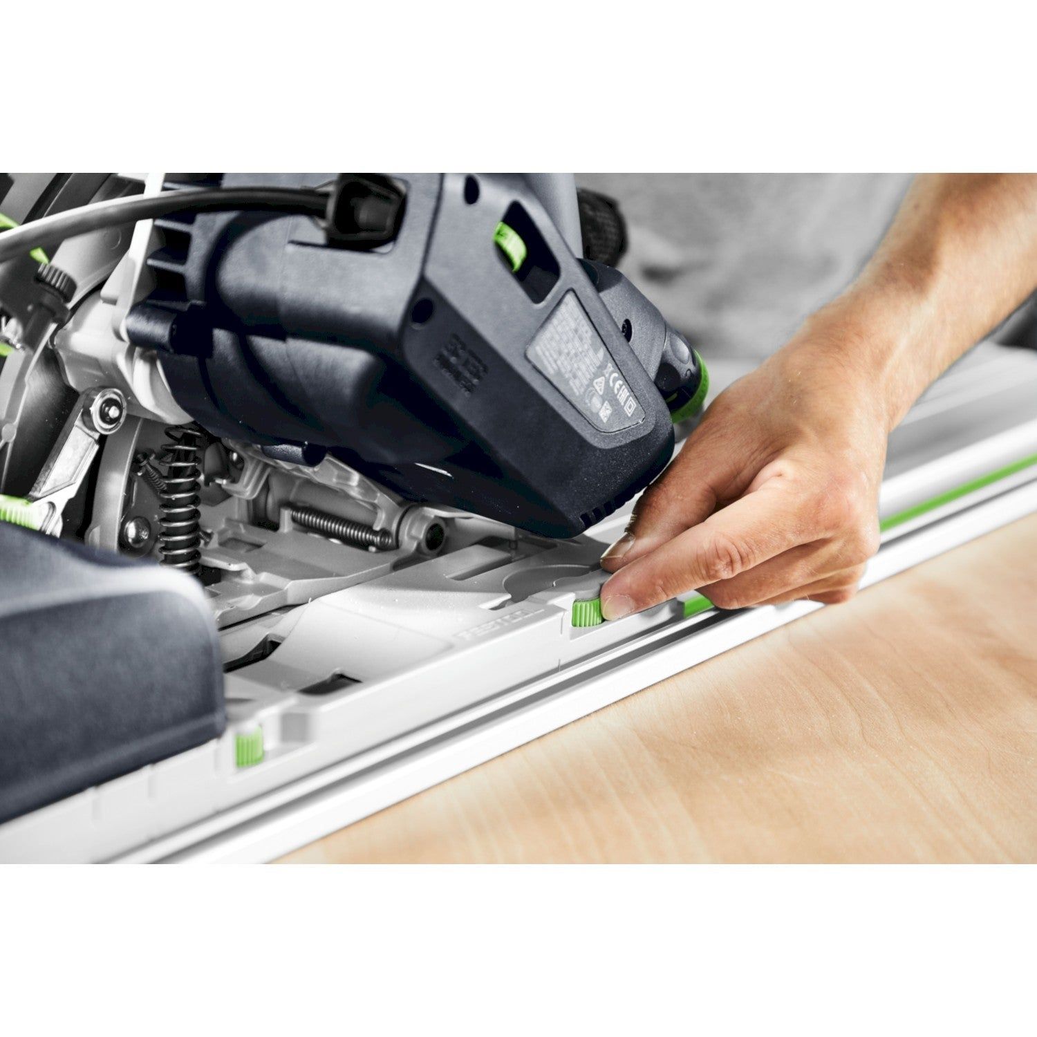 https://api.mastertools.nl/media/catalog/product/cache/4ac98b0d5e81b56bd000310ba88c60e0/f/e/festool-tsv-60-kebq-plus-fs-invalzaag-met-voorritsfunctie-in-systainer-fs-19002-geleiderail-577743-4014549418819-mastertools_nl-17.jpg
