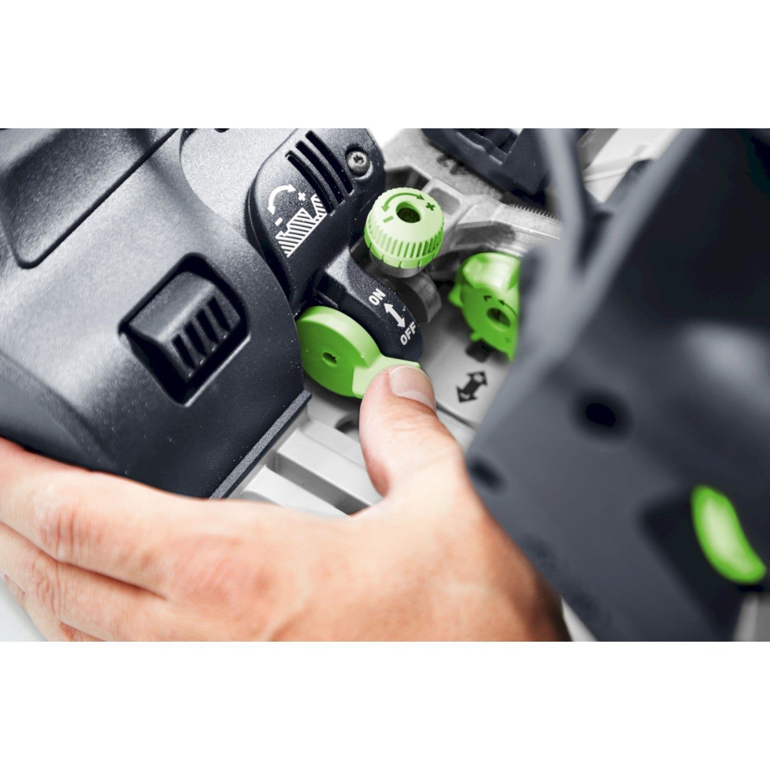 https://api.mastertools.nl/media/catalog/product/cache/4ac98b0d5e81b56bd000310ba88c60e0/f/e/festool-tsv-60-kebq-plus-fs-invalzaag-met-voorritsfunctie-in-systainer-fs-19002-geleiderail-577743-4014549418819-mastertools_nl-18.jpg