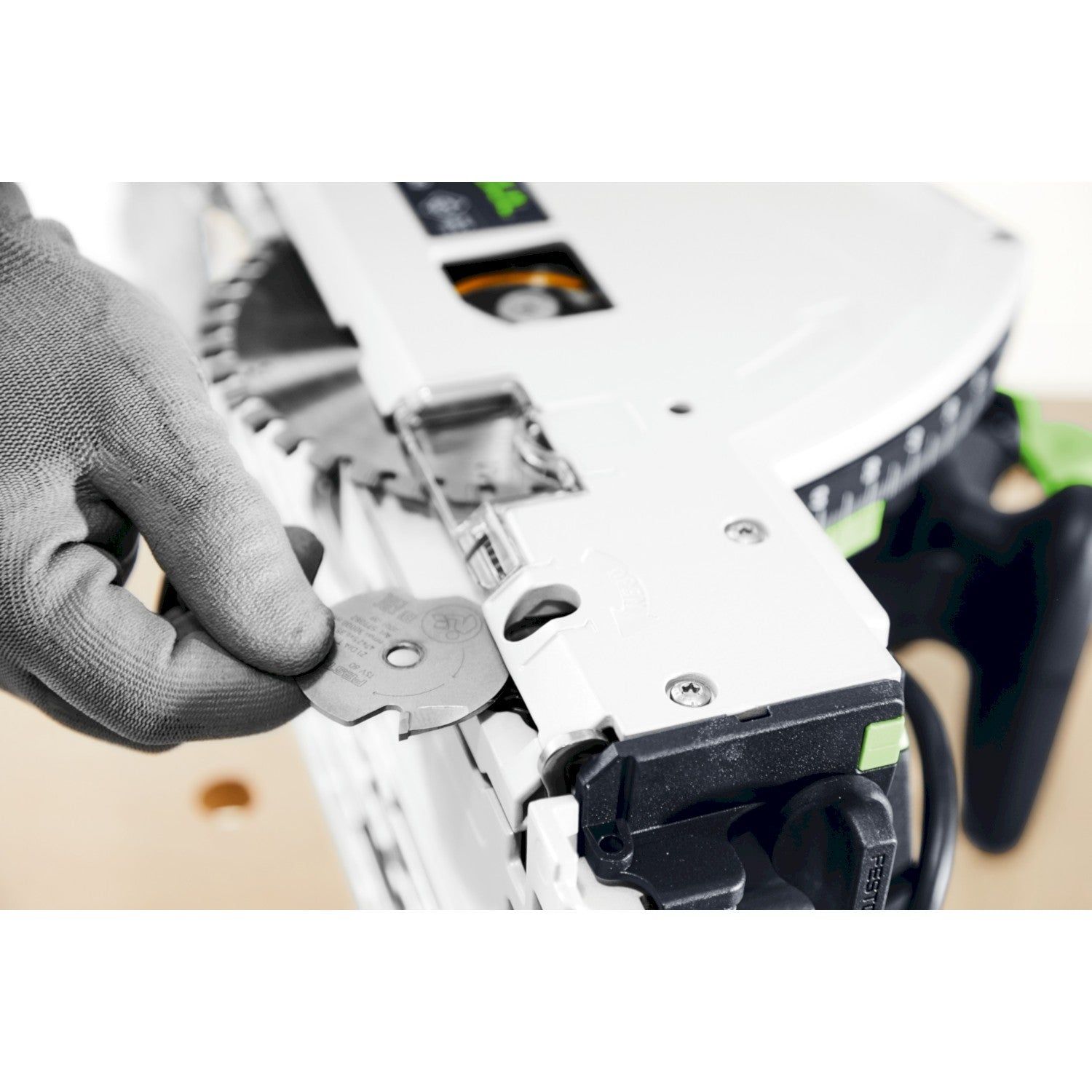 https://api.mastertools.nl/media/catalog/product/cache/4ac98b0d5e81b56bd000310ba88c60e0/f/e/festool-tsv-60-kebq-plus-fs-invalzaag-met-voorritsfunctie-in-systainer-fs-19002-geleiderail-577743-4014549418819-mastertools_nl-8.jpg