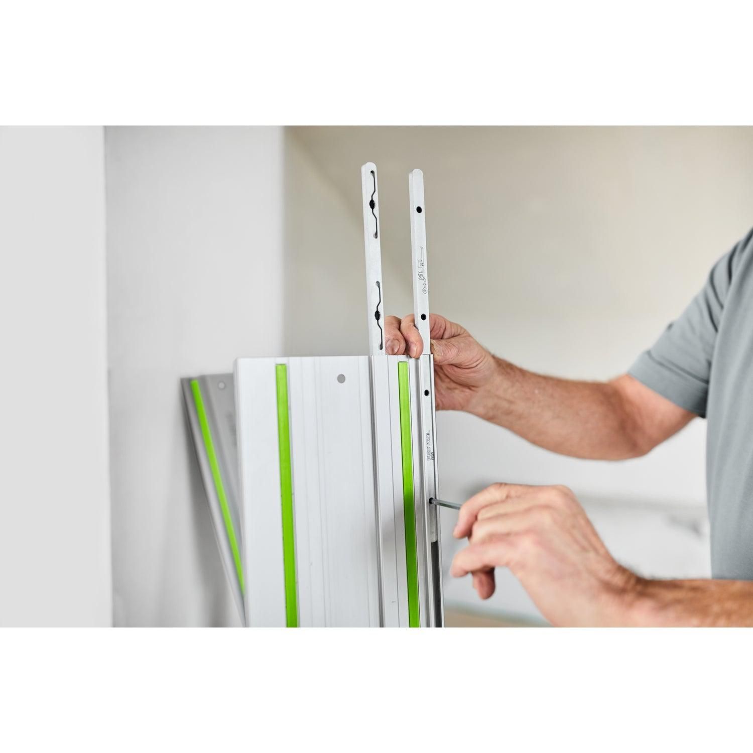 https://api.mastertools.nl/media/catalog/product/cache/4ac98b0d5e81b56bd000310ba88c60e0/f/e/festool-verbindingsstuk-fsv2-voor-geleiderails-577039-4014549391723-mastertools_nl-4.jpg