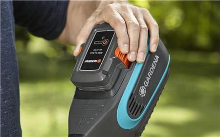 https://api.mastertools.nl/media/catalog/product/cache/4ac98b0d5e81b56bd000310ba88c60e0/g/a/gardena-9827-20-accu-grastrimmer-set-powercut-li-4030-4078500031554-mastertools_nl-4.jpg
