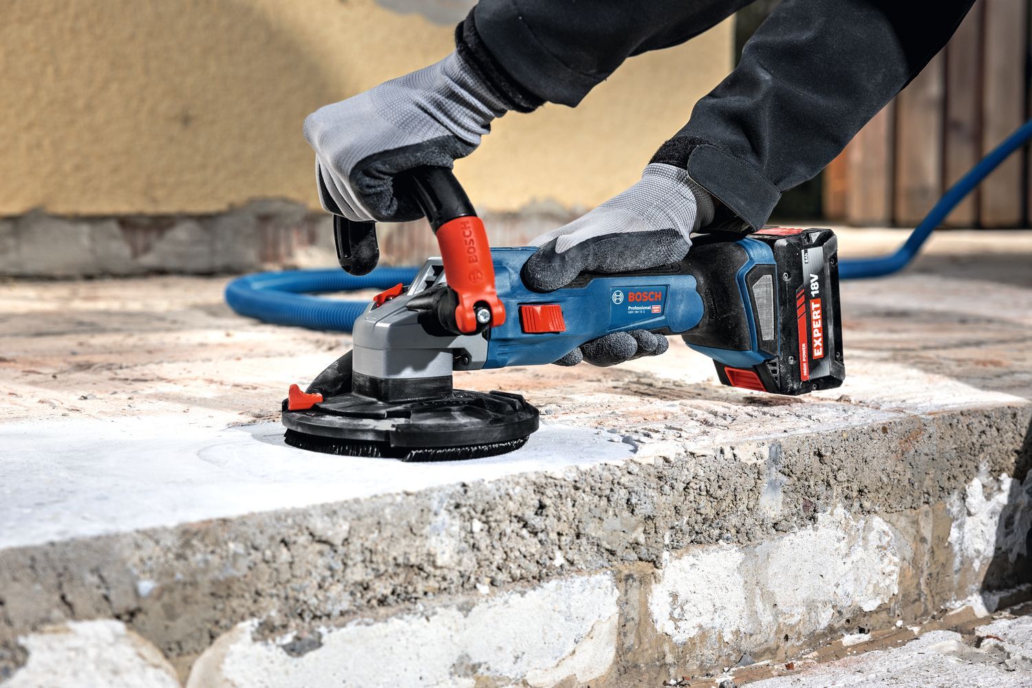 https://api.mastertools.nl/media/catalog/product/cache/4ac98b0d5e81b56bd000310ba88c60e0/g/b/gbr_18v-15_s_application_grinding_close_65912_t1.jpg