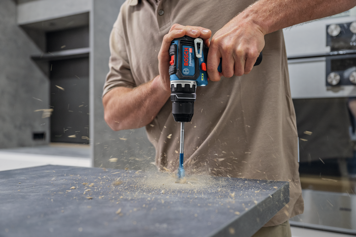 https://api.mastertools.nl/media/catalog/product/cache/4ac98b0d5e81b56bd000310ba88c60e0/g/s/gsr_12v-32-fc_application_drill_spatenbohrer_3653_3__1.png