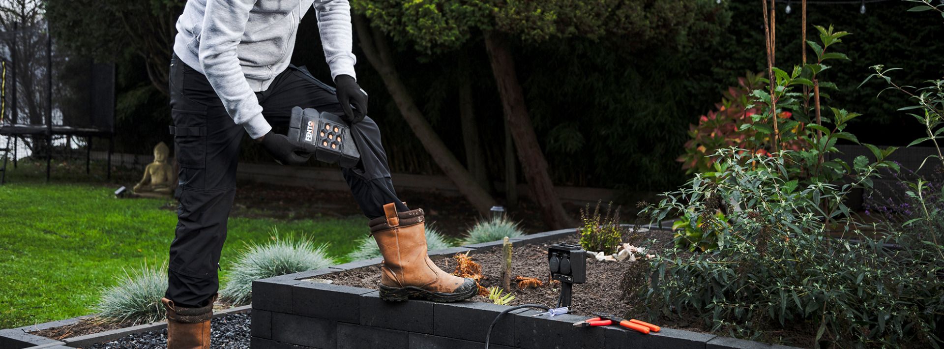 https://api.mastertools.nl/media/catalog/product/cache/4ac98b0d5e81b56bd000310ba88c60e0/h/i/highlight_pocketm2_user2.jpg