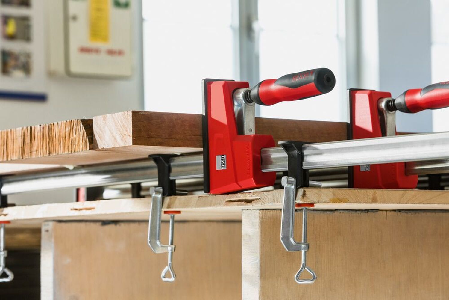 https://api.mastertools.nl/media/catalog/product/cache/4ac98b0d5e81b56bd000310ba88c60e0/k/r/kre_tk6_work_wood_1.jpg