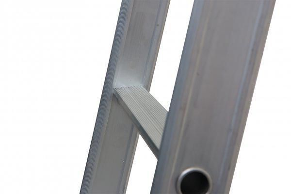 https://api.mastertools.nl/media/catalog/product/cache/4ac98b0d5e81b56bd000310ba88c60e0/l/i/little-jumbo-enkele-ladder-superpro-met-uitgebogen-bomen-blank-24-sporten-1250200124-8718801670682-mastertools_nl-2.jpg