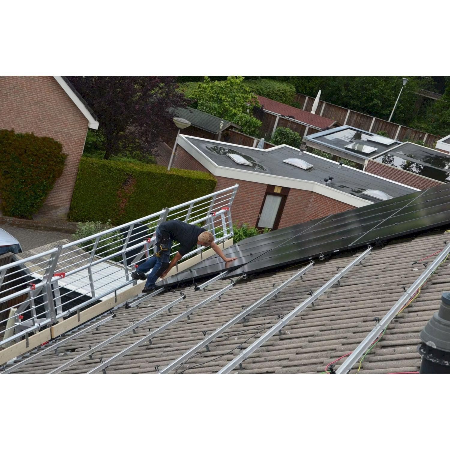 https://api.mastertools.nl/media/catalog/product/cache/4ac98b0d5e81b56bd000310ba88c60e0/l/i/little-jumbo-rss-dakrandbeveiligingset-hellend-dak-6m-43810600-7436944133123-mastertools_nl-10.jpg