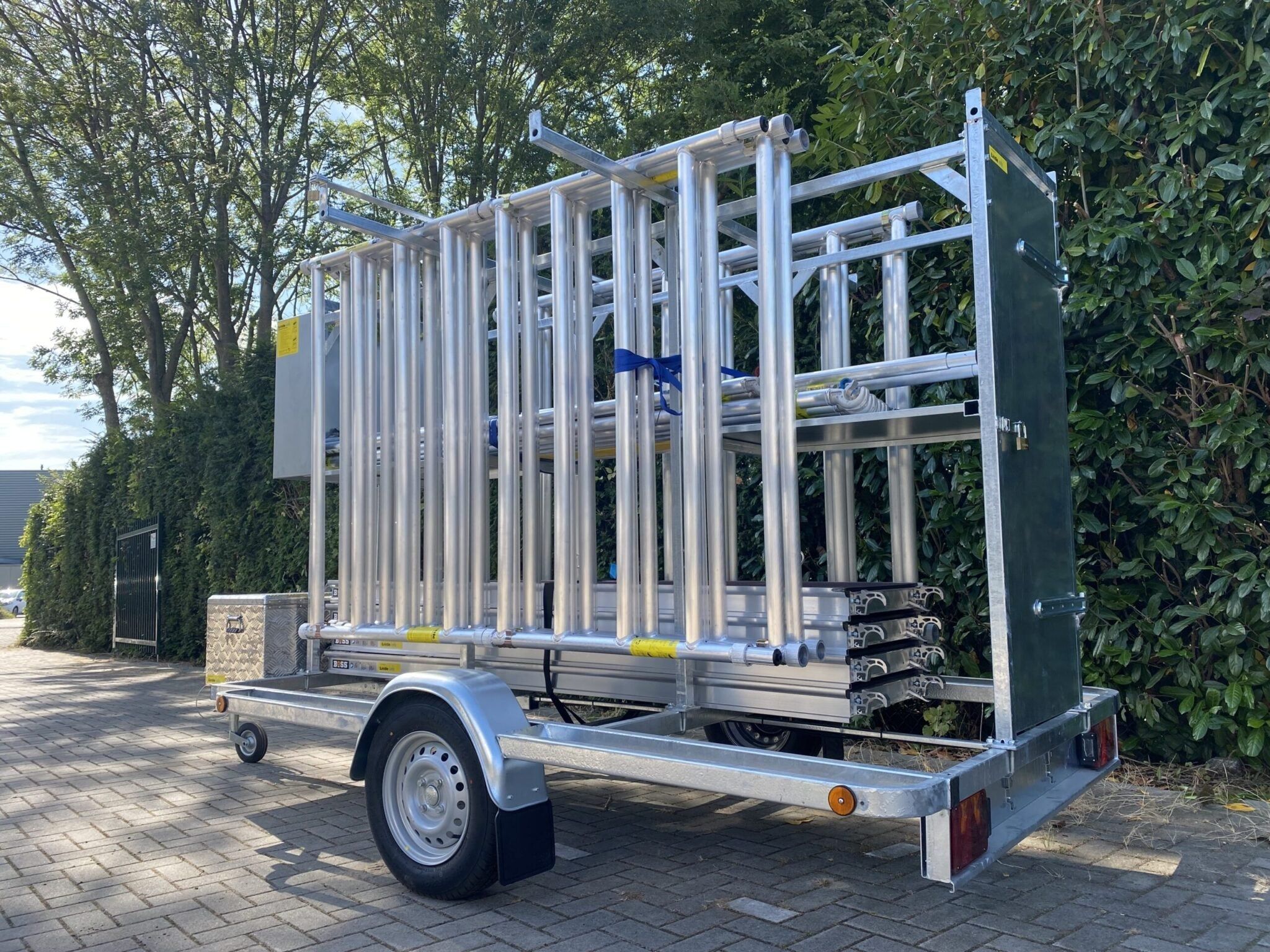 https://api.mastertools.nl/media/catalog/product/cache/4ac98b0d5e81b56bd000310ba88c60e0/l/i/little-jumbo-steigeraanhangwagen-pro-met-disseltoolbox-313895050-8718421750320-mastertools_nl-3.jpg