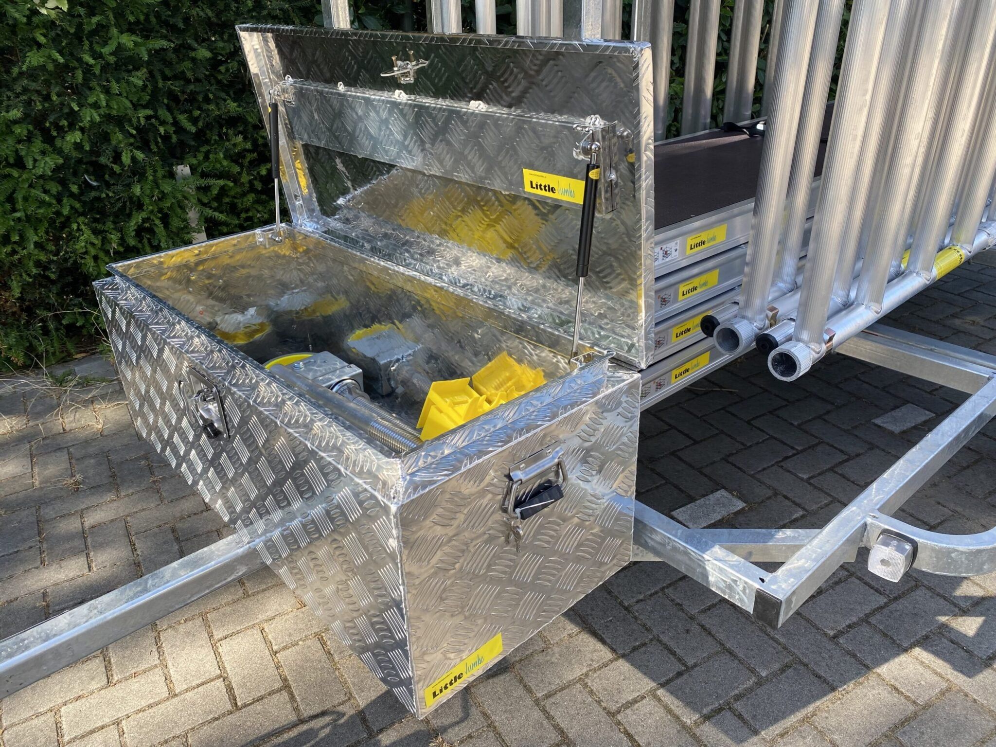 https://api.mastertools.nl/media/catalog/product/cache/4ac98b0d5e81b56bd000310ba88c60e0/l/i/little-jumbo-steigeraanhangwagen-pro-met-disseltoolbox-313895050-8718421750320-mastertools_nl-5.jpg