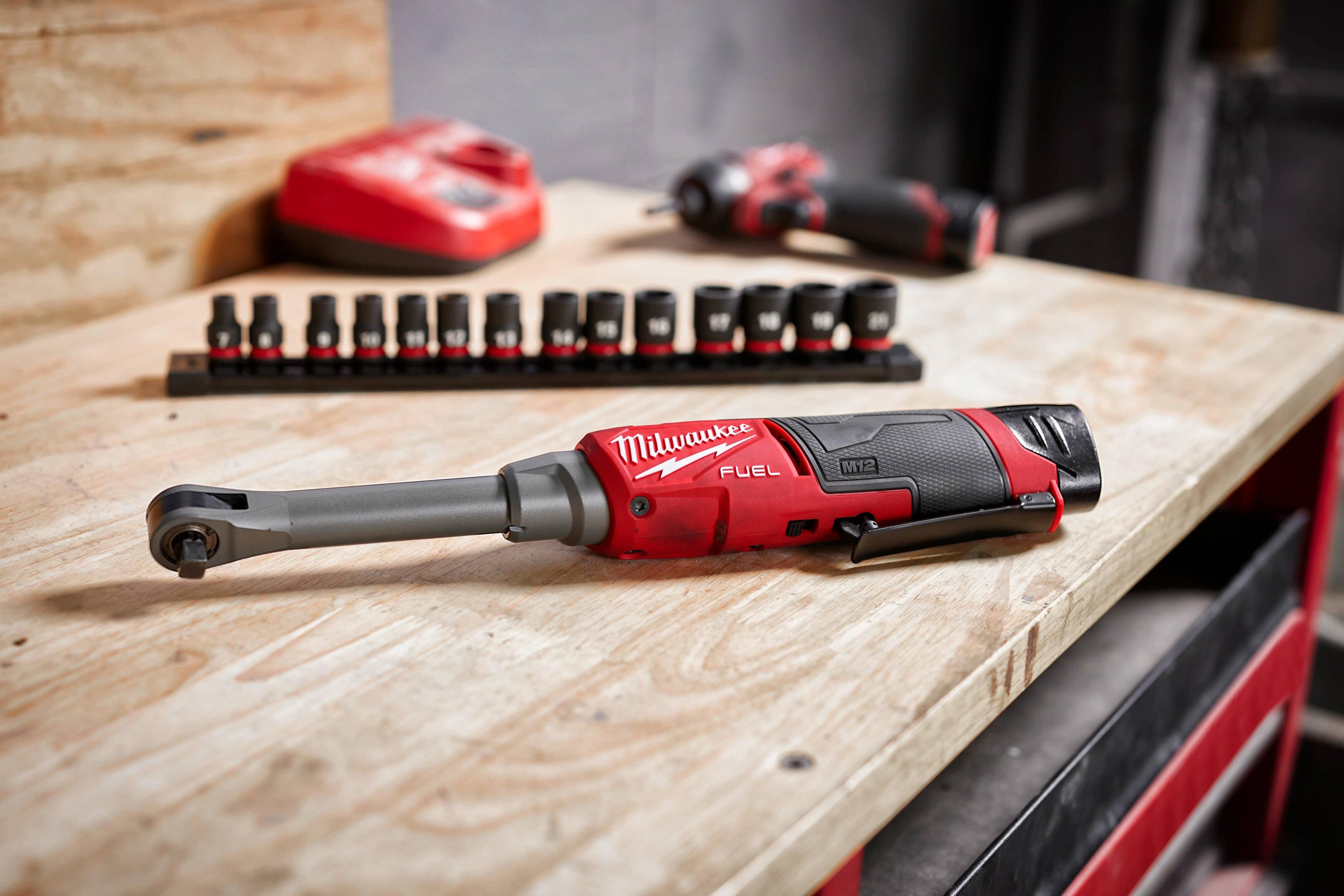 https://api.mastertools.nl/media/catalog/product/cache/4ac98b0d5e81b56bd000310ba88c60e0/m/1/m12_fhir38lr-0--app_2.jpg