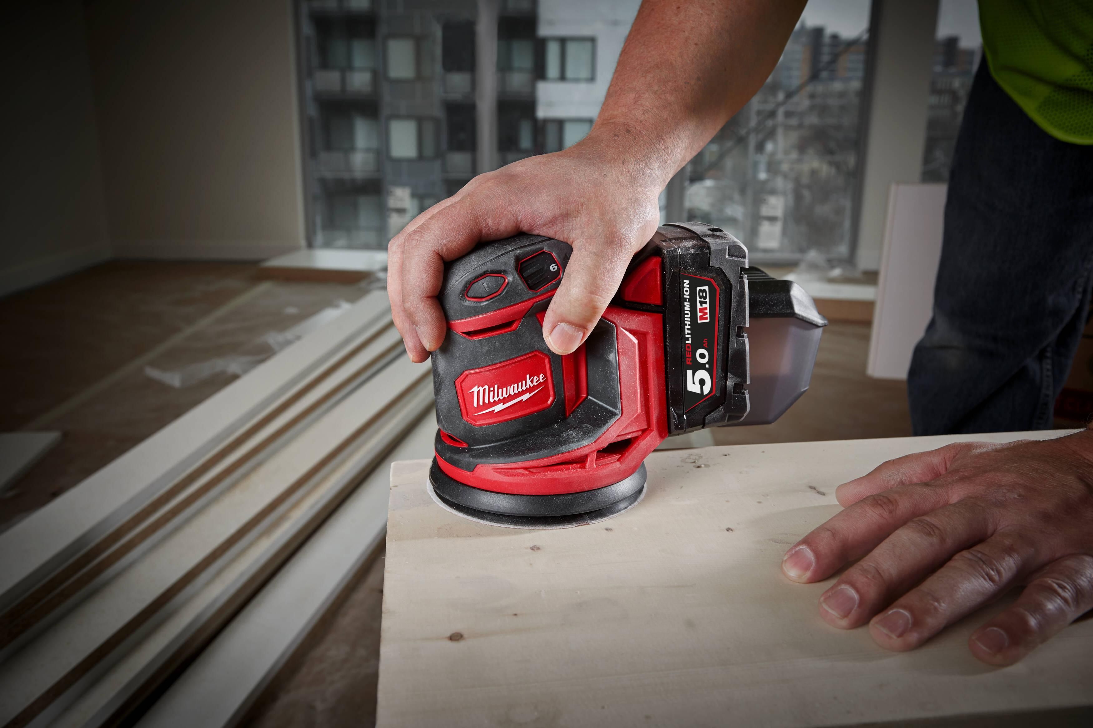 https://api.mastertools.nl/media/catalog/product/cache/4ac98b0d5e81b56bd000310ba88c60e0/m/1/m18_bos125-502b--app_2.jpg