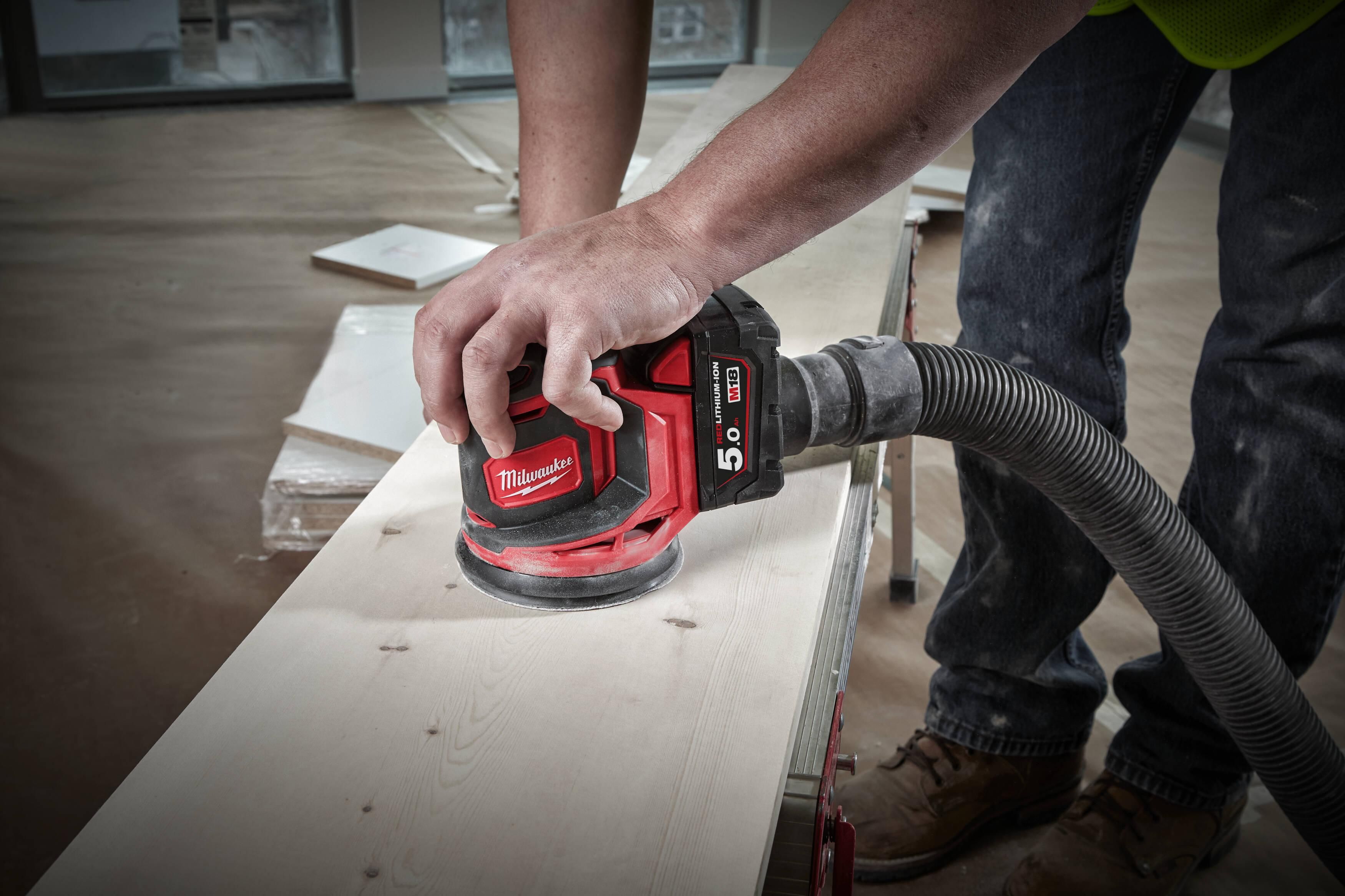 https://api.mastertools.nl/media/catalog/product/cache/4ac98b0d5e81b56bd000310ba88c60e0/m/1/m18_bos125-502b--app_4.jpg