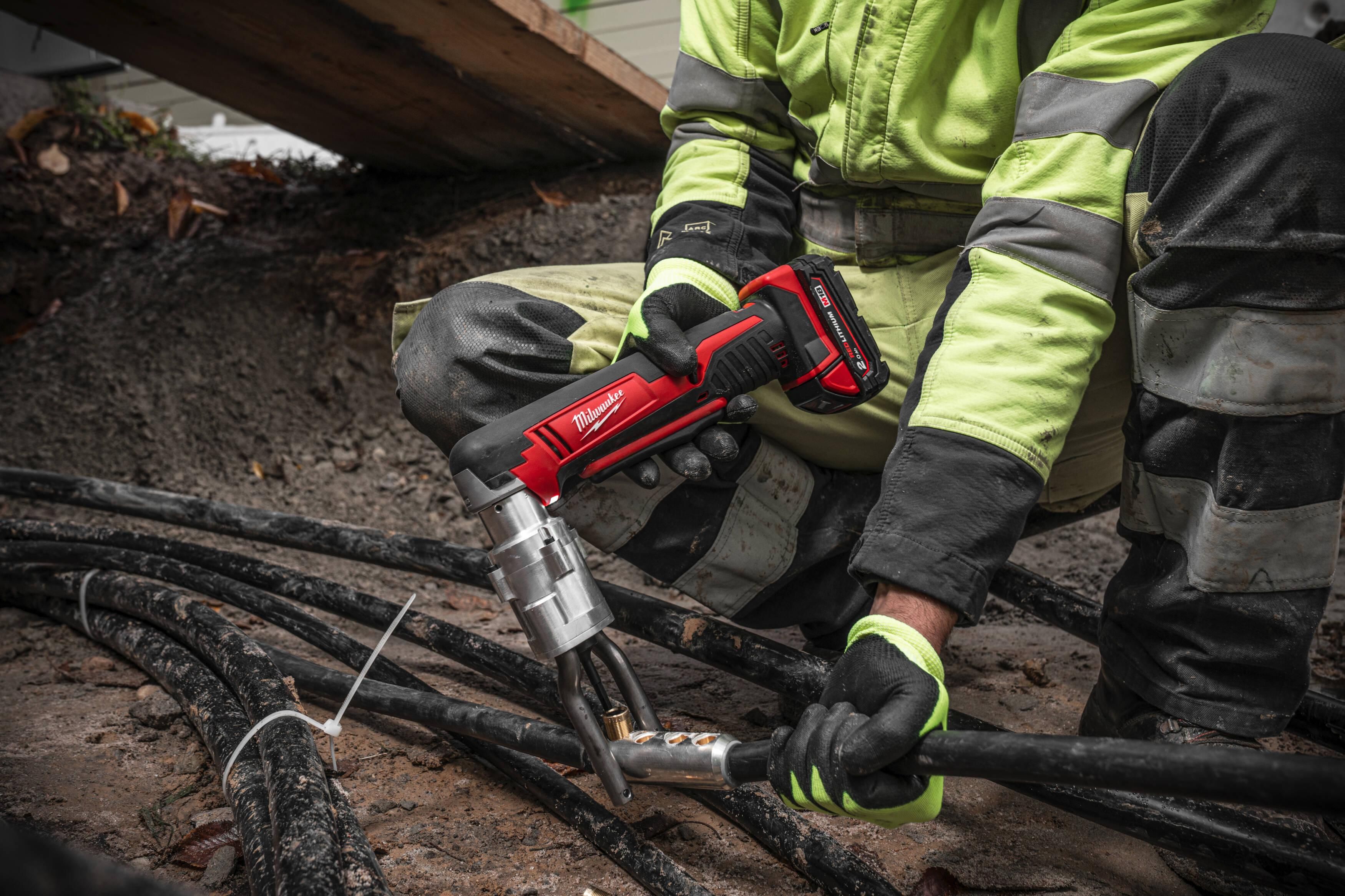 https://api.mastertools.nl/media/catalog/product/cache/4ac98b0d5e81b56bd000310ba88c60e0/m/1/m18_bsbt-202x--app_1.jpg