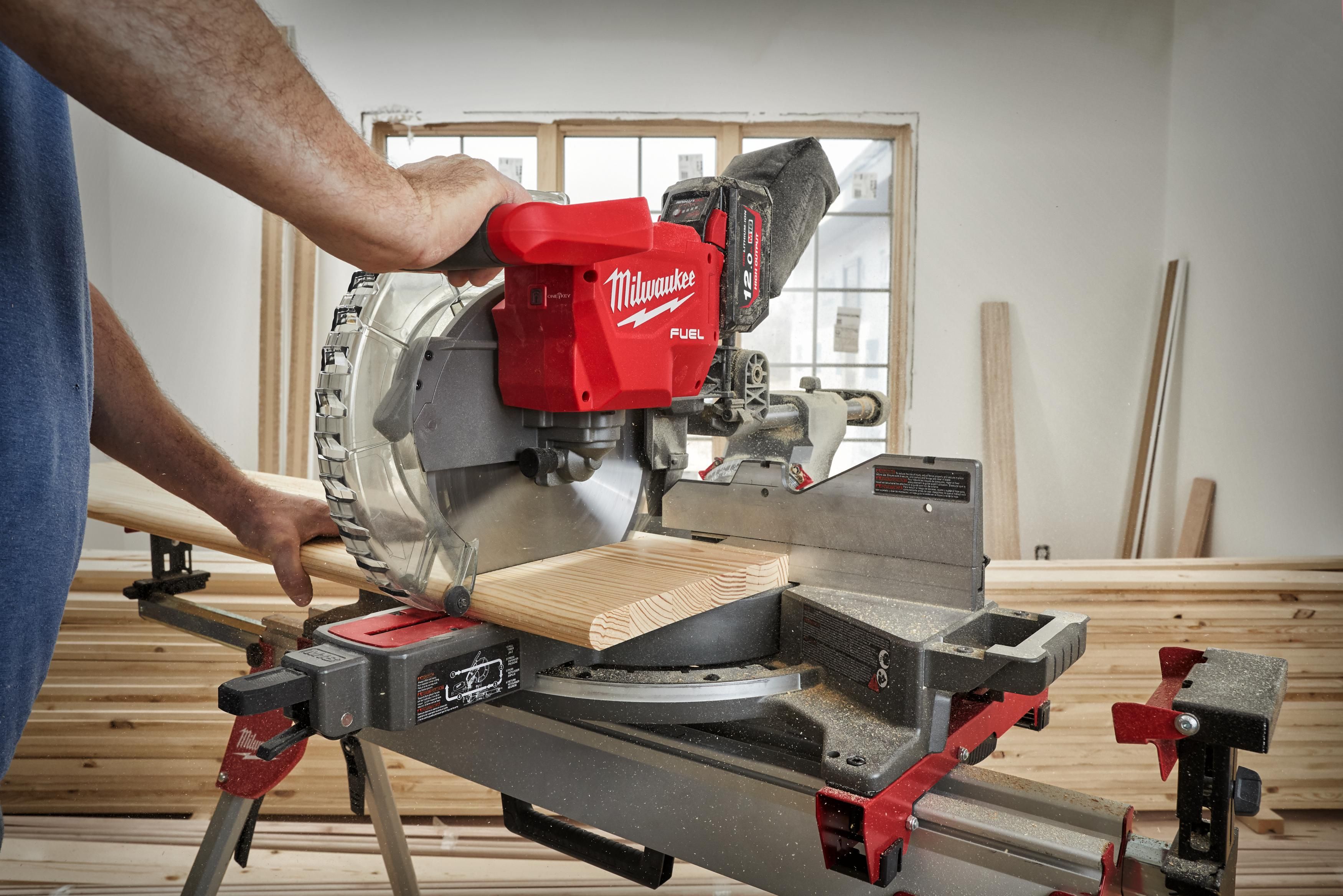 https://api.mastertools.nl/media/catalog/product/cache/4ac98b0d5e81b56bd000310ba88c60e0/m/1/m18_fms305-121--app_4.jpg