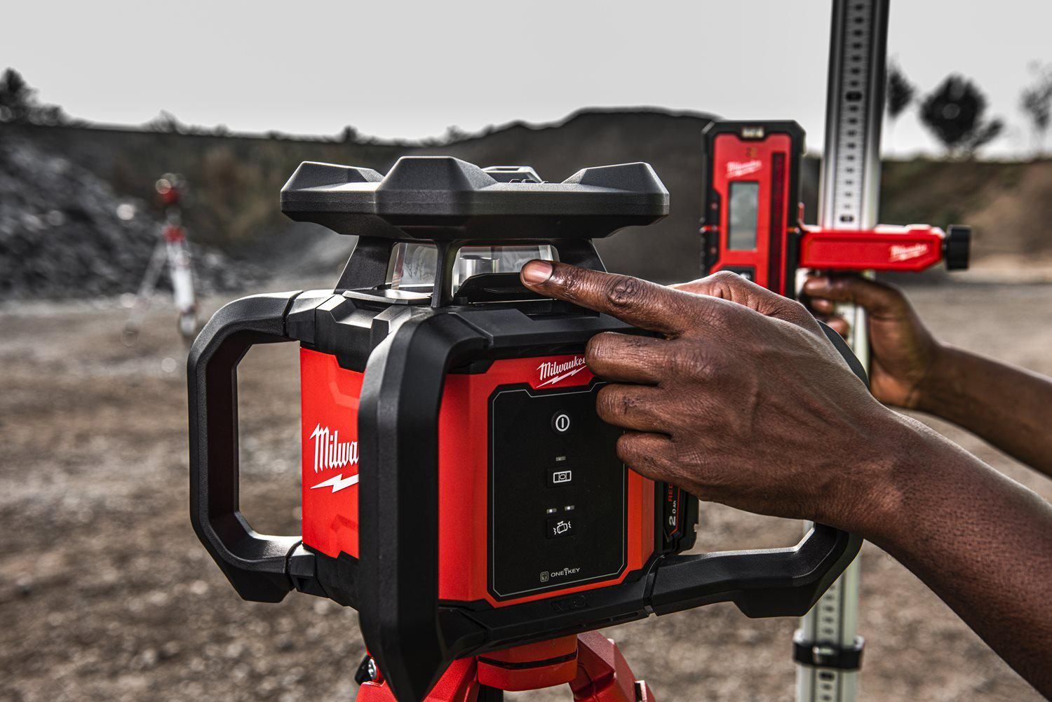 https://api.mastertools.nl/media/catalog/product/cache/4ac98b0d5e81b56bd000310ba88c60e0/m/1/m18_rloh600-201c--app_10.jpg
