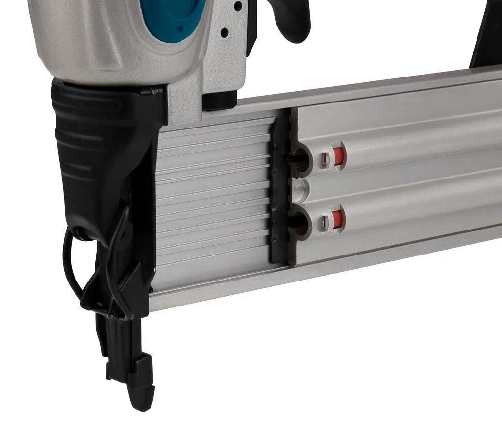 https://api.mastertools.nl/media/catalog/product/cache/4ac98b0d5e81b56bd000310ba88c60e0/m/a/makita-af506-8-bar-brad-tacker-18-ga-in-koffer-0088381870733-mastertools_nl-5.jpg