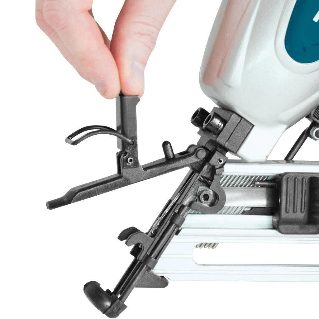 https://api.mastertools.nl/media/catalog/product/cache/4ac98b0d5e81b56bd000310ba88c60e0/m/a/makita-af635-8-bar-brad-tacker-15-ga-in-koffer-0088381822398-mastertools_nl-10.jpg