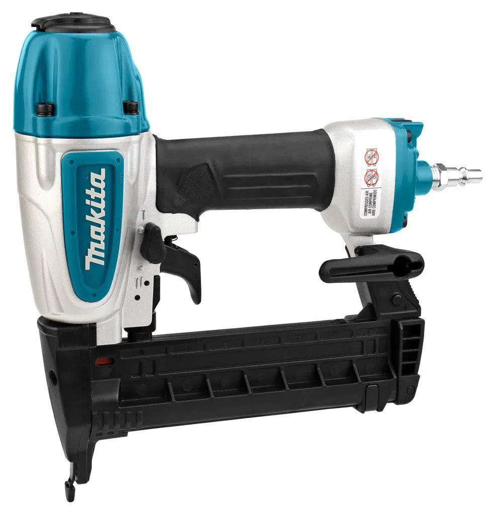 https://api.mastertools.nl/media/catalog/product/cache/4ac98b0d5e81b56bd000310ba88c60e0/m/a/makita-at638a-8-bar-nietmachine-narrow-crown-in-koffer-0088381822411-mastertools_nl-3.jpg