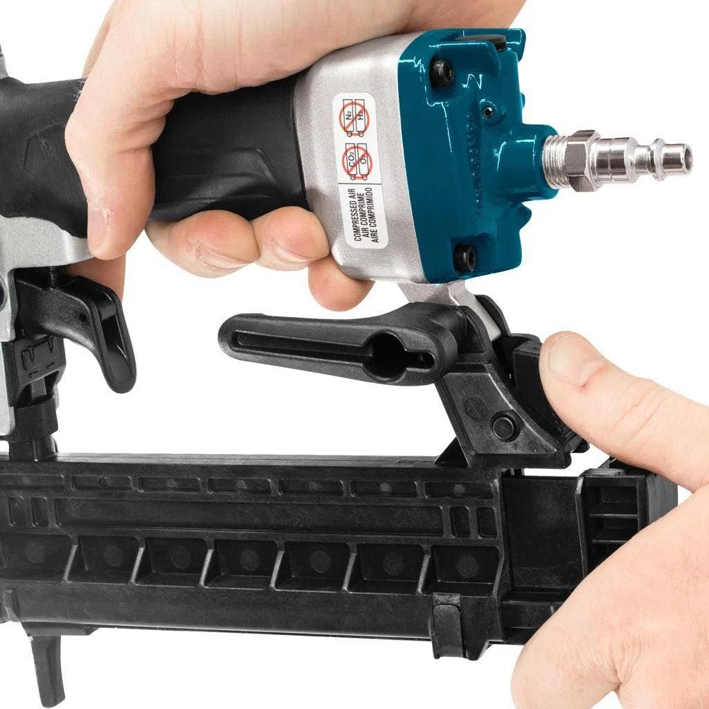 https://api.mastertools.nl/media/catalog/product/cache/4ac98b0d5e81b56bd000310ba88c60e0/m/a/makita-at638a-8-bar-nietmachine-narrow-crown-in-koffer-0088381822411-mastertools_nl-6.jpg